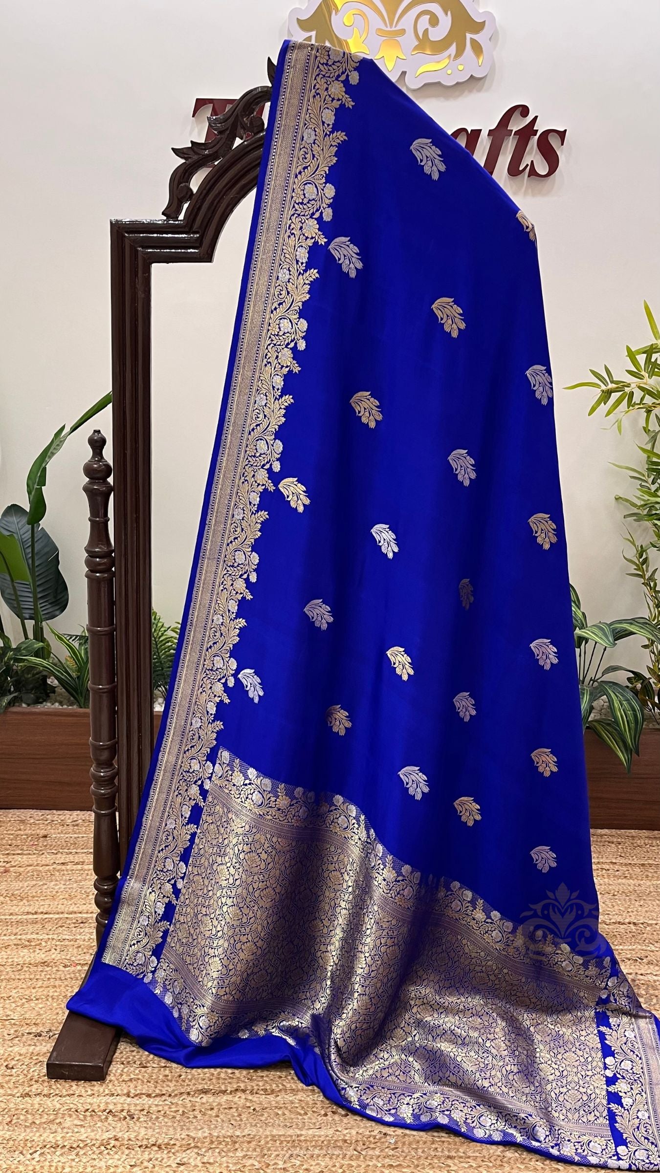 Pure Katan Silk Handloom Banarasi Saree - with kadhua sona rupa motifs