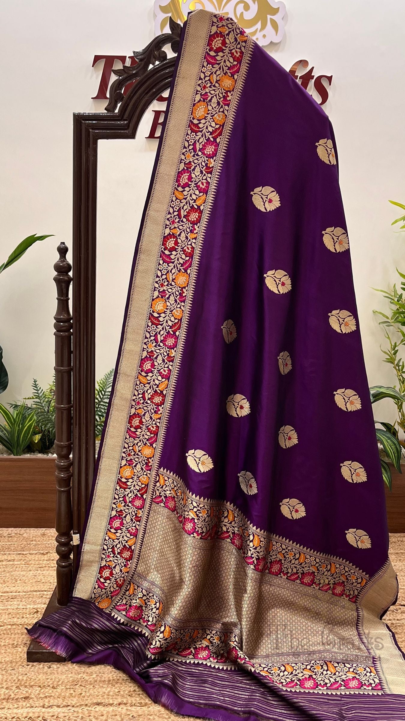 Pure Katan Silk Handloom Banarasi Saree - with kadhua meenakari motifs