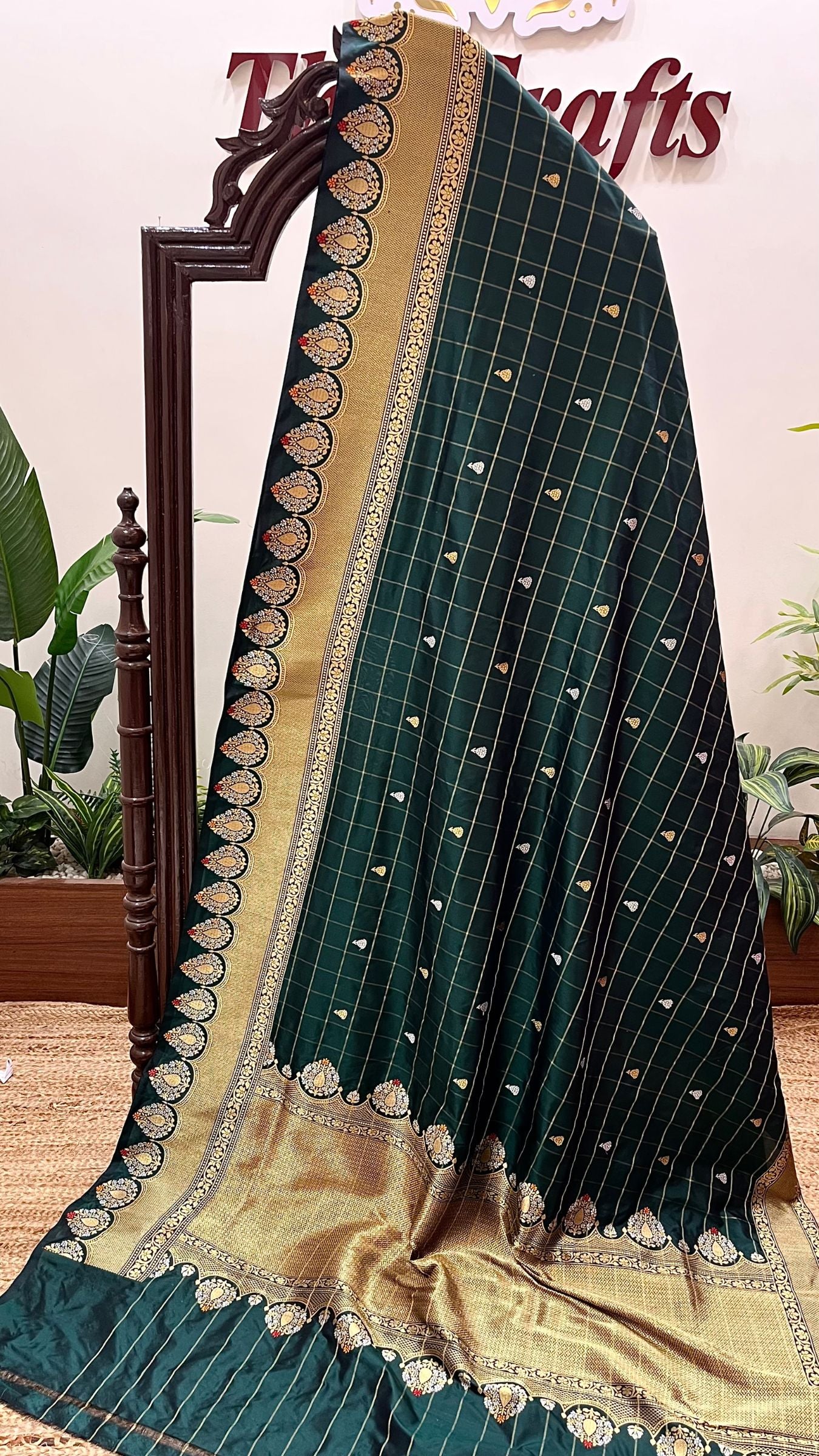 Pure Katan Silk Handloom Banarasi Saree - with kadhua motifs