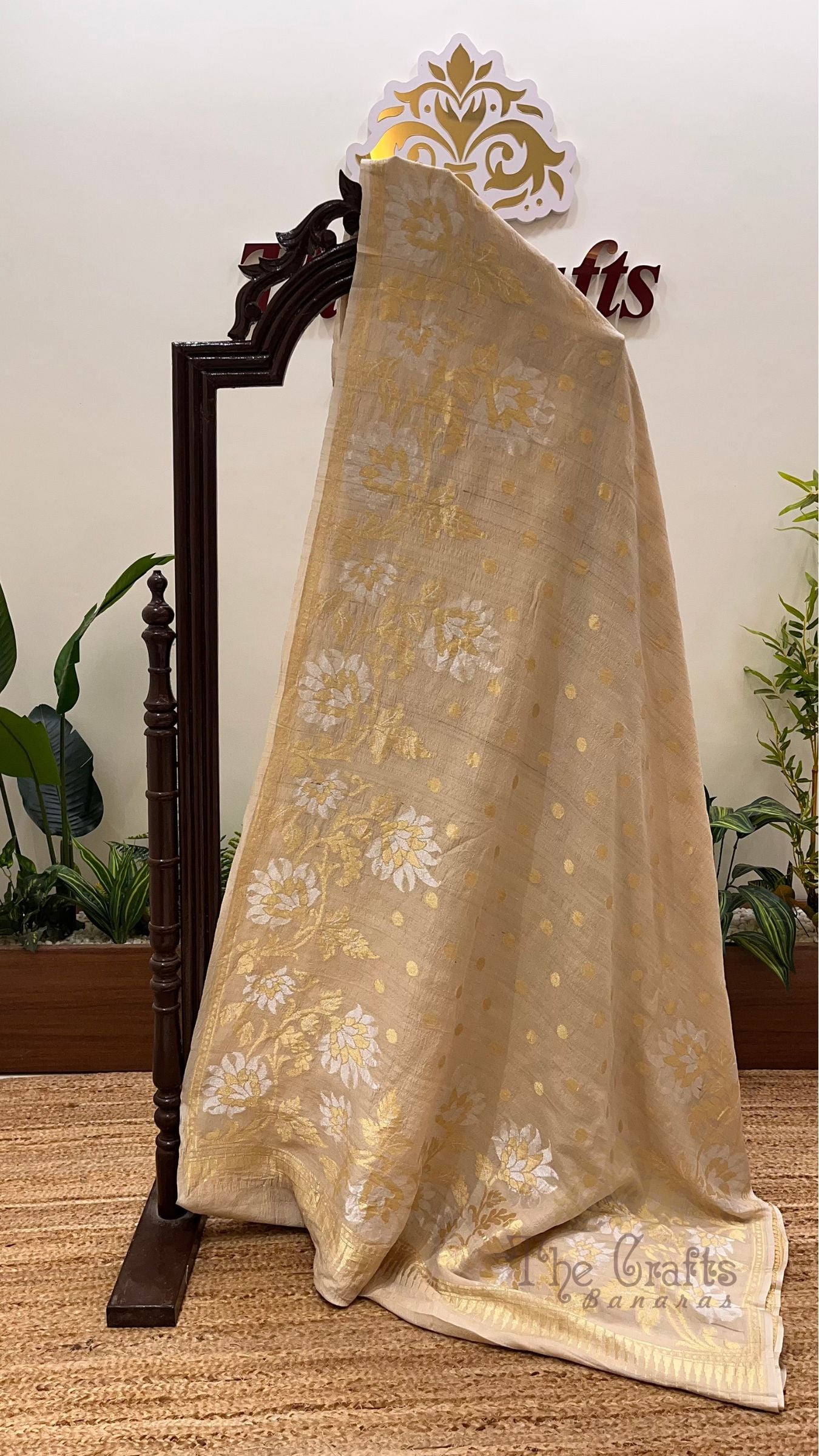 Tussar Georgette Handloom Banarasi Saree - Jaal with Meenakari
