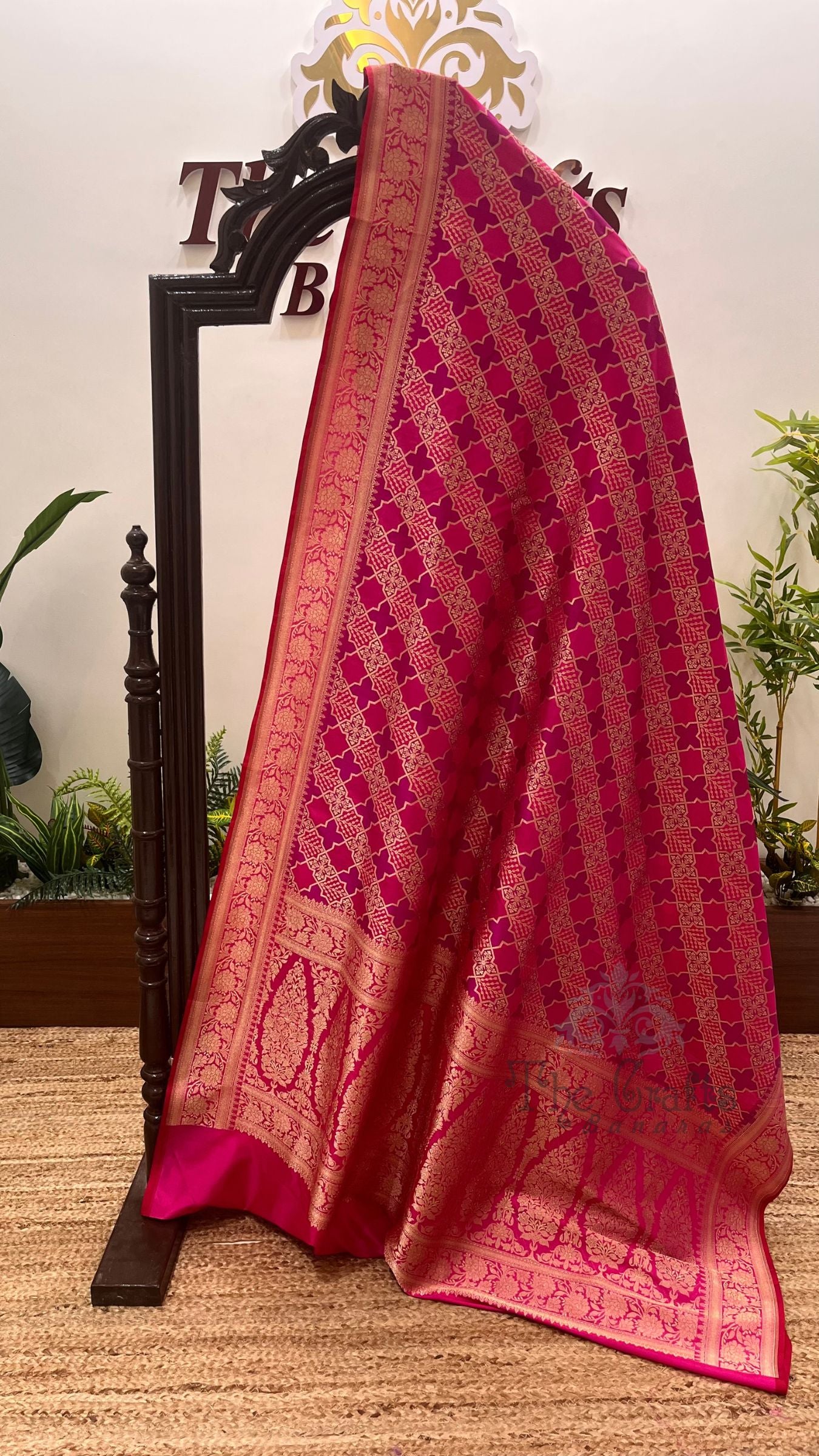 Rangkat Pure Katan Silk Handloom Banarasi Saree - Jaal Work With Meenakari