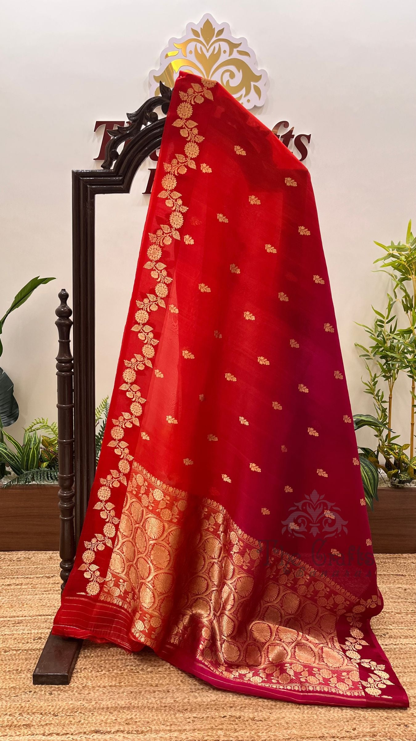 Pure Kora Silk Handloom Banarasi Saree - With Kadhua motifs