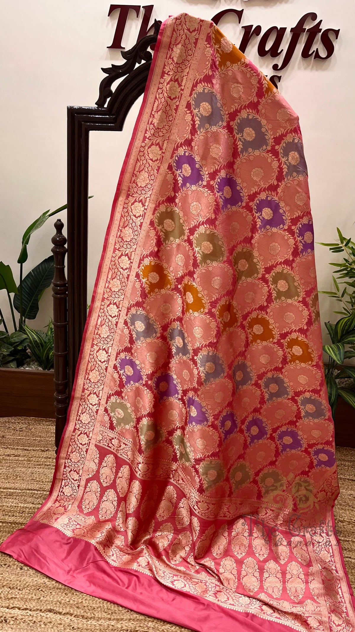Rangkat Pure Katan Silk Handloom Banarasi Saree - Jaal Work