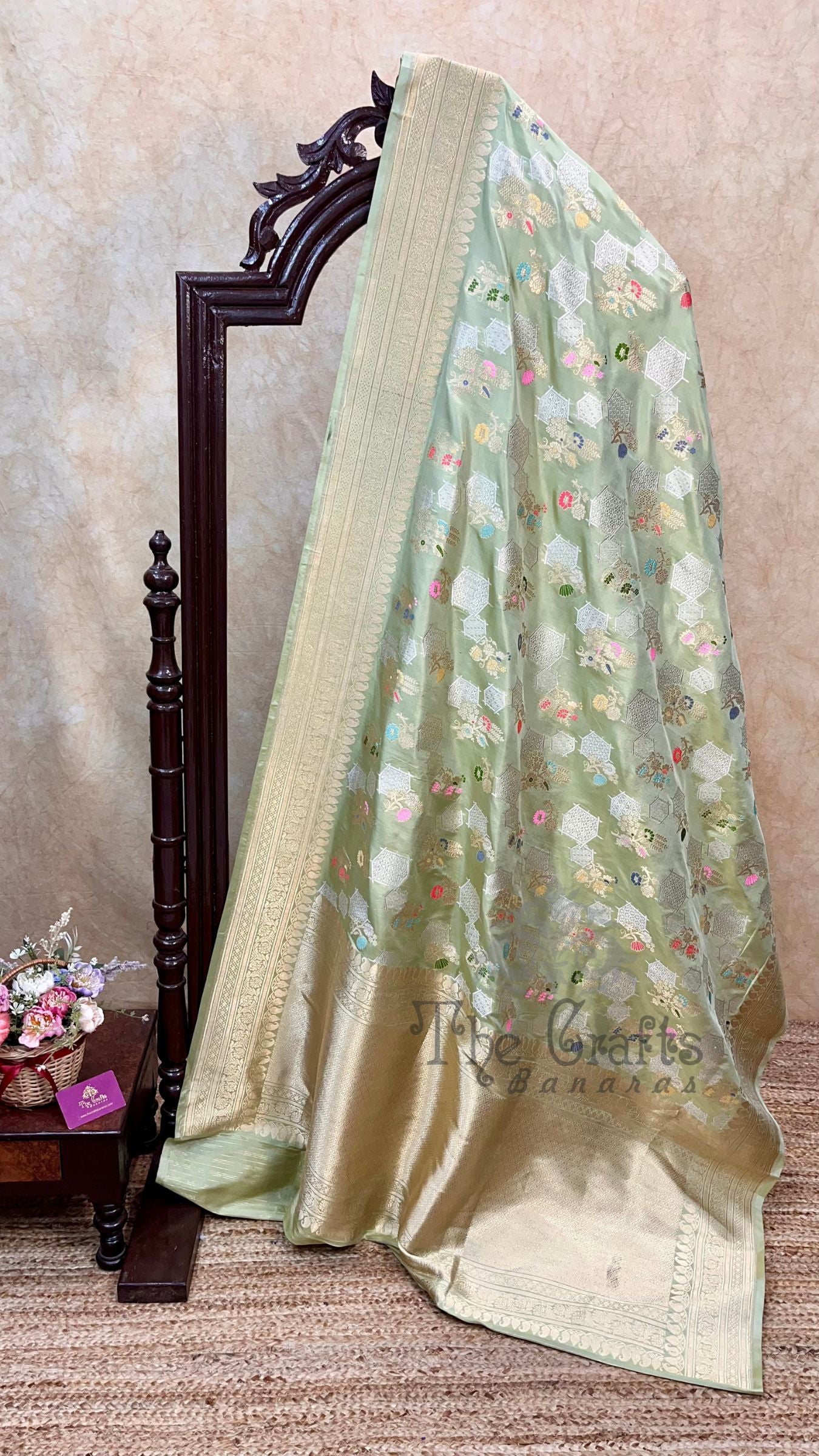 Pure Katan Silk Handloom Banarasi Saree - All Over Kadiyal Jaal Work