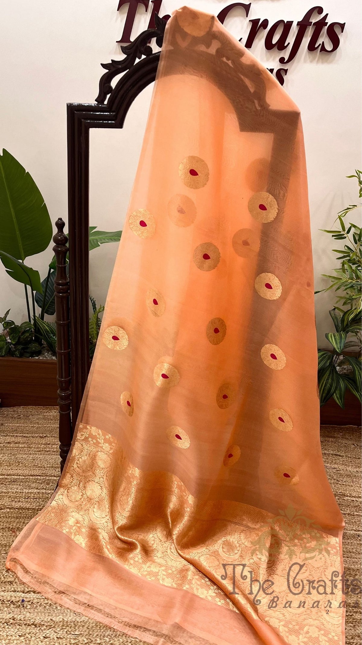 Pure Kora Silk Handloom Banarasi Saree - With Kadhua motifs
