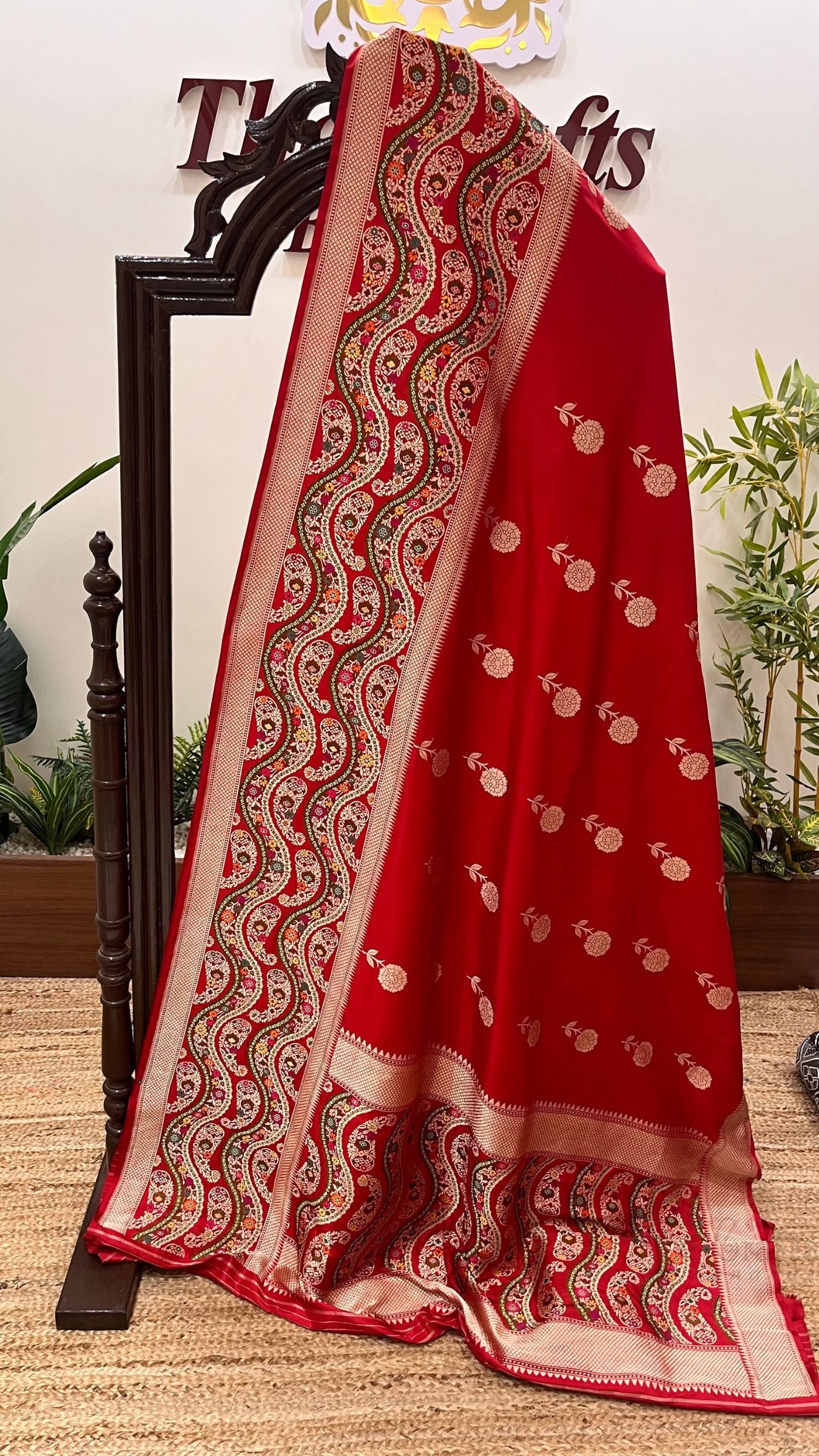 Pure Katan Silk Handloom Banarasi Saree - with Kadhua Meenakari Motifs