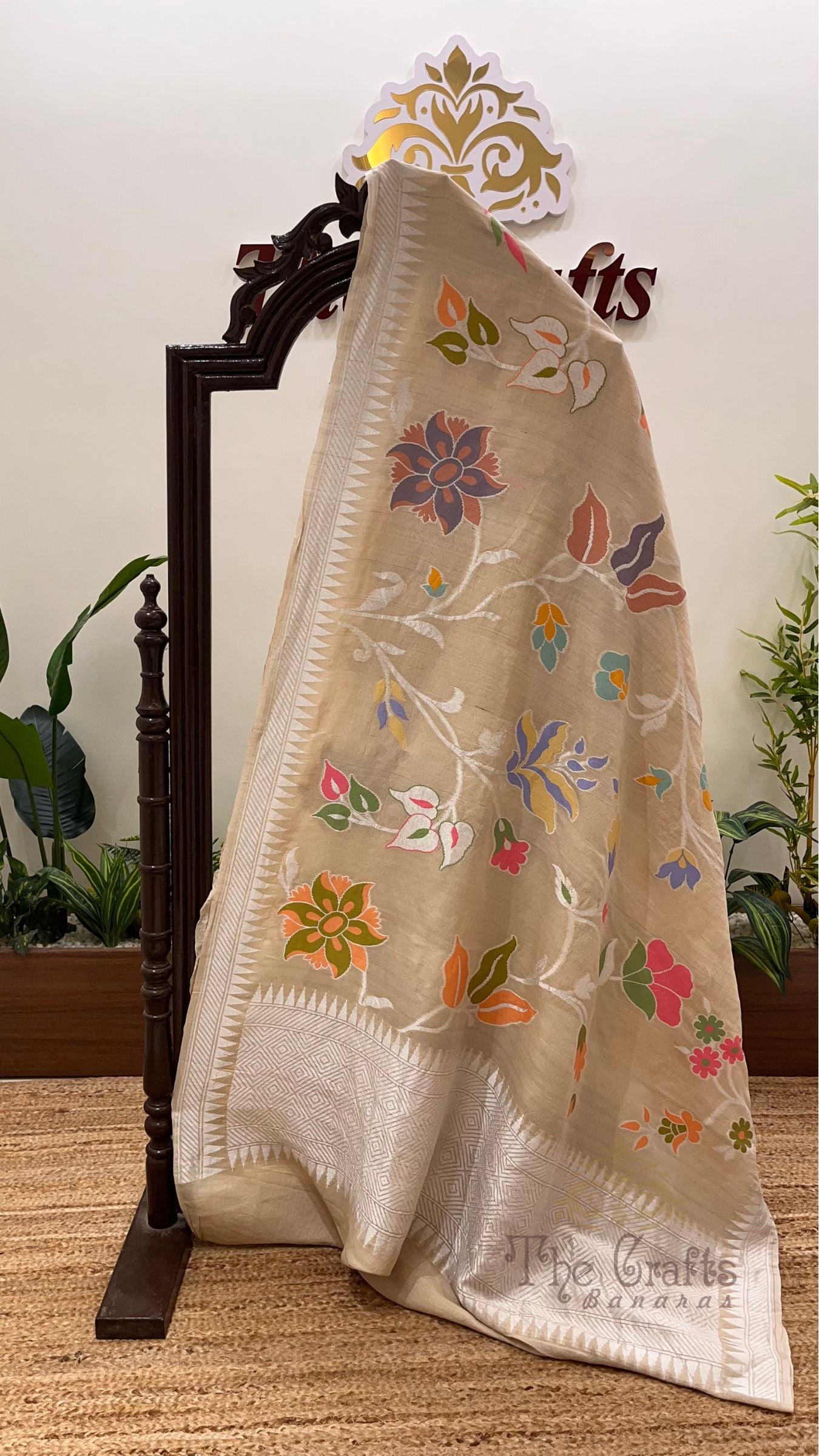 Tussar Georgette Handloom Banarasi Saree - Jaal with Meenakari