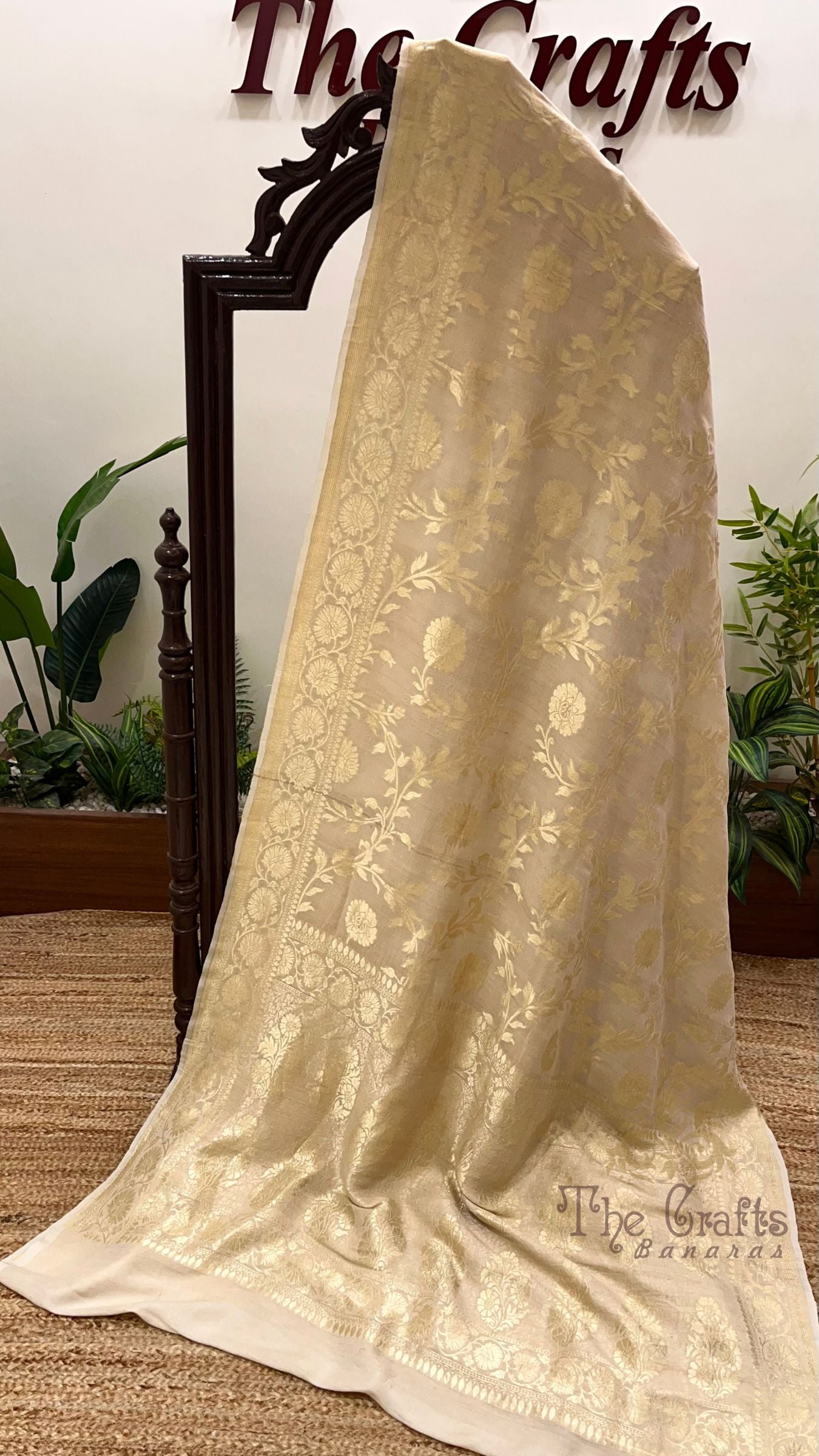 Pure Munga Silk Handloom Banarasi Saree - Jaal Work
