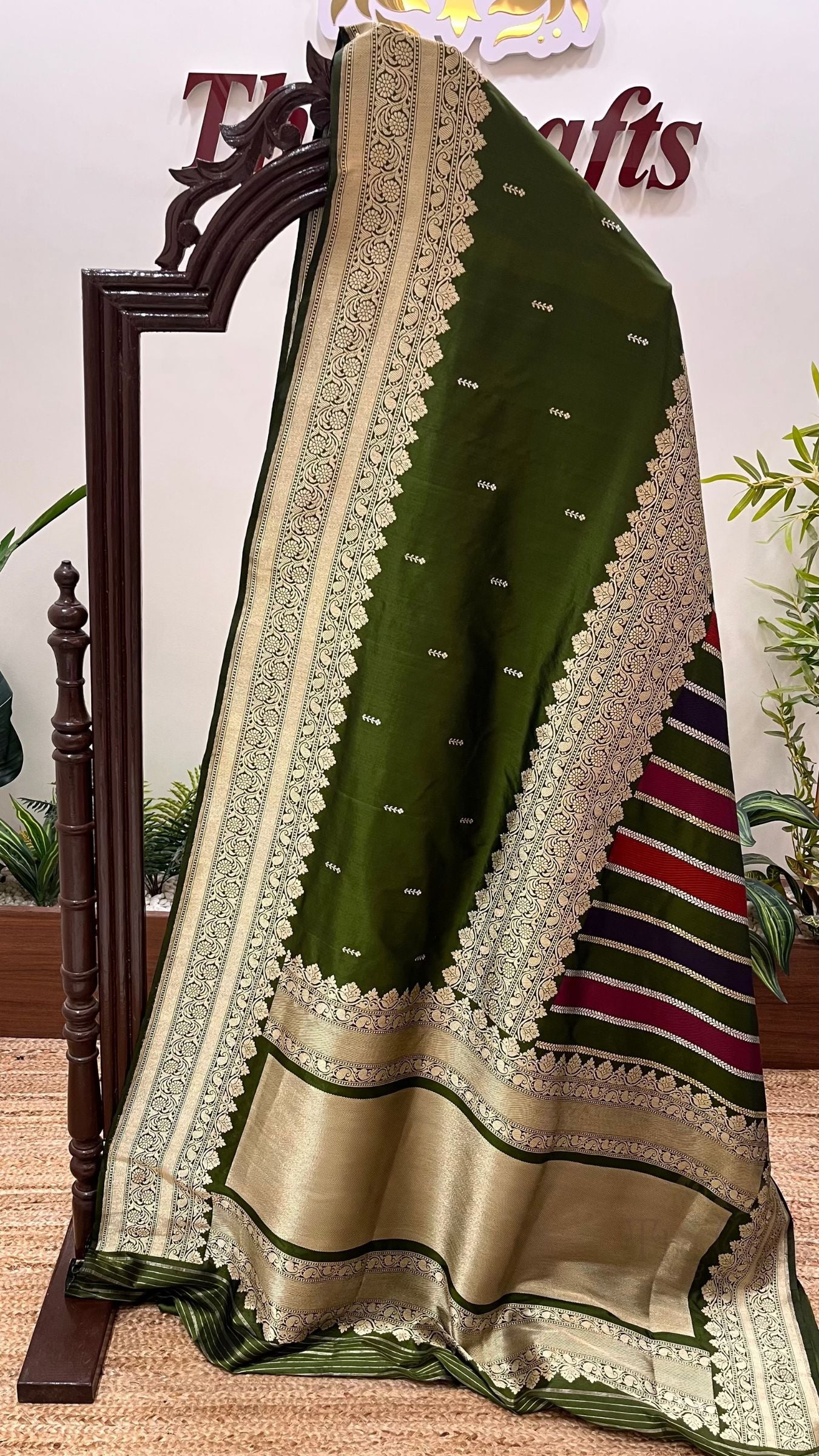 Rangkat Pure Katan Silk Handloom Banarasi Saree - with kadhua work