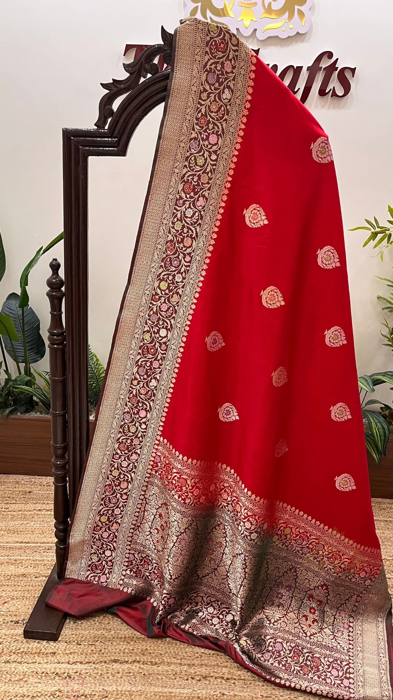 Pure Katan Silk Handloom Banarasi Saree - with kadhua meenakari motifs