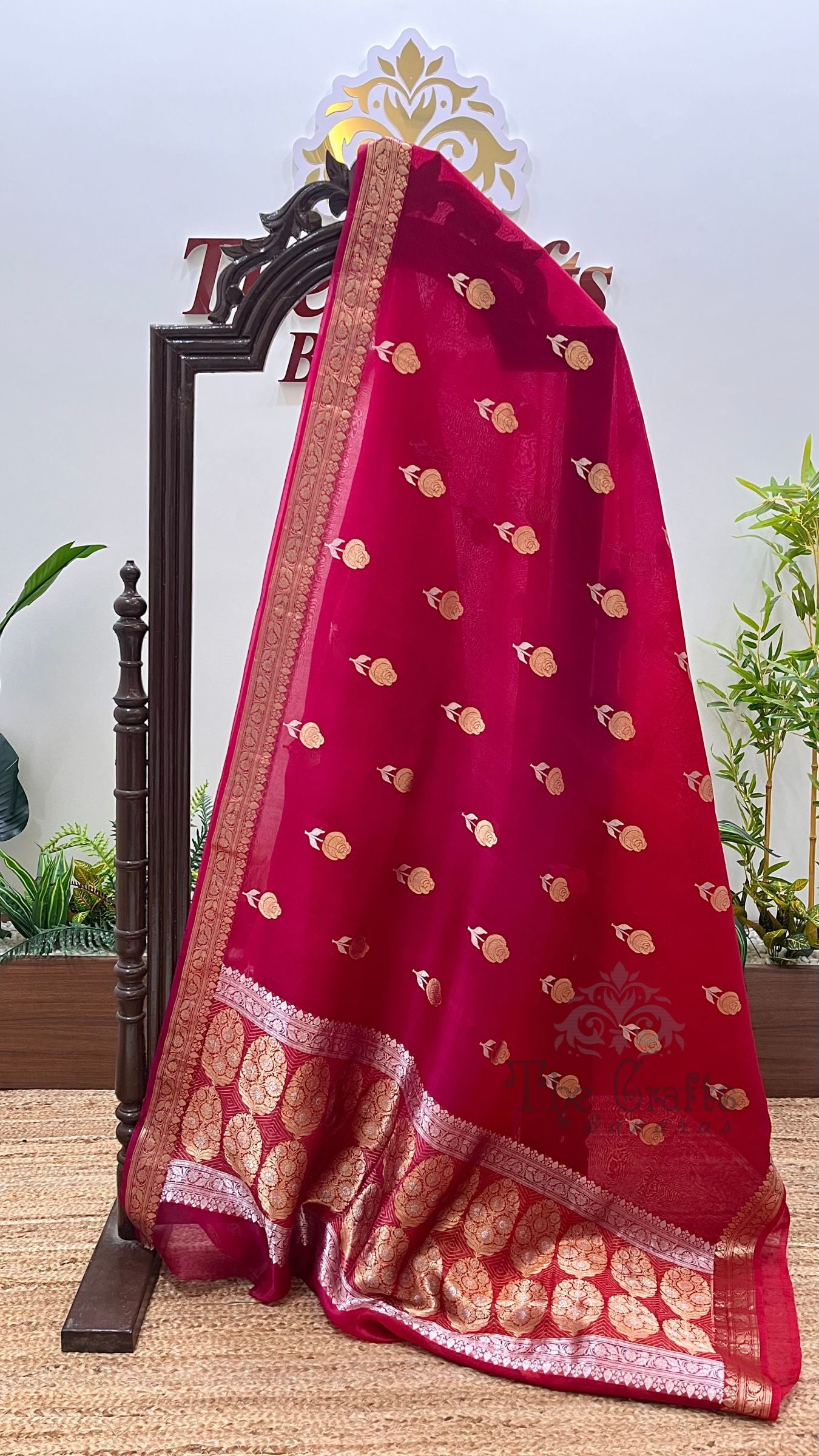 Pure Kora Silk Handloom Banarasi Saree - With Kadhua motifs