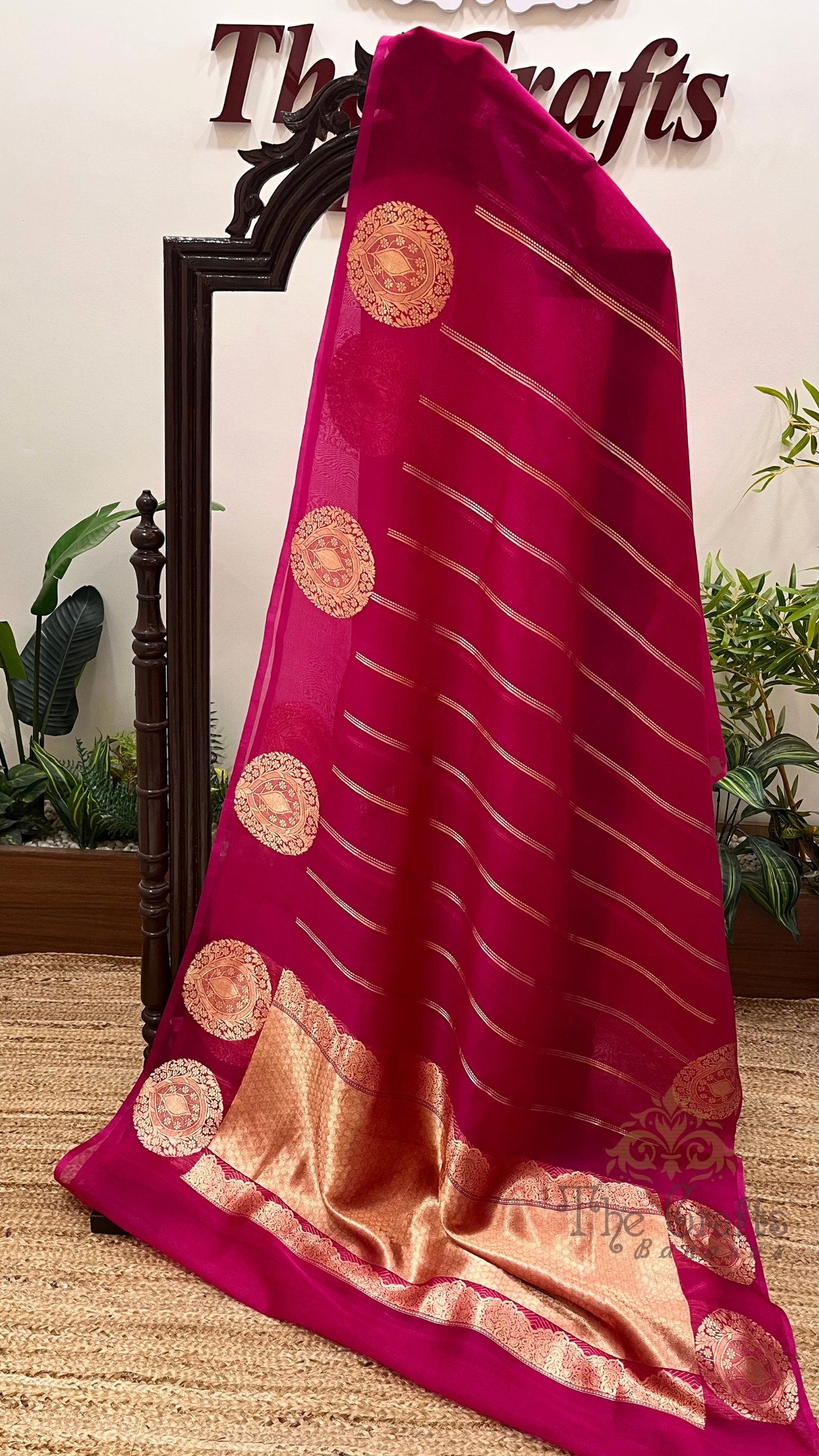 Pure Kora Silk Handloom Banarasi Saree - With Kadhua motifs