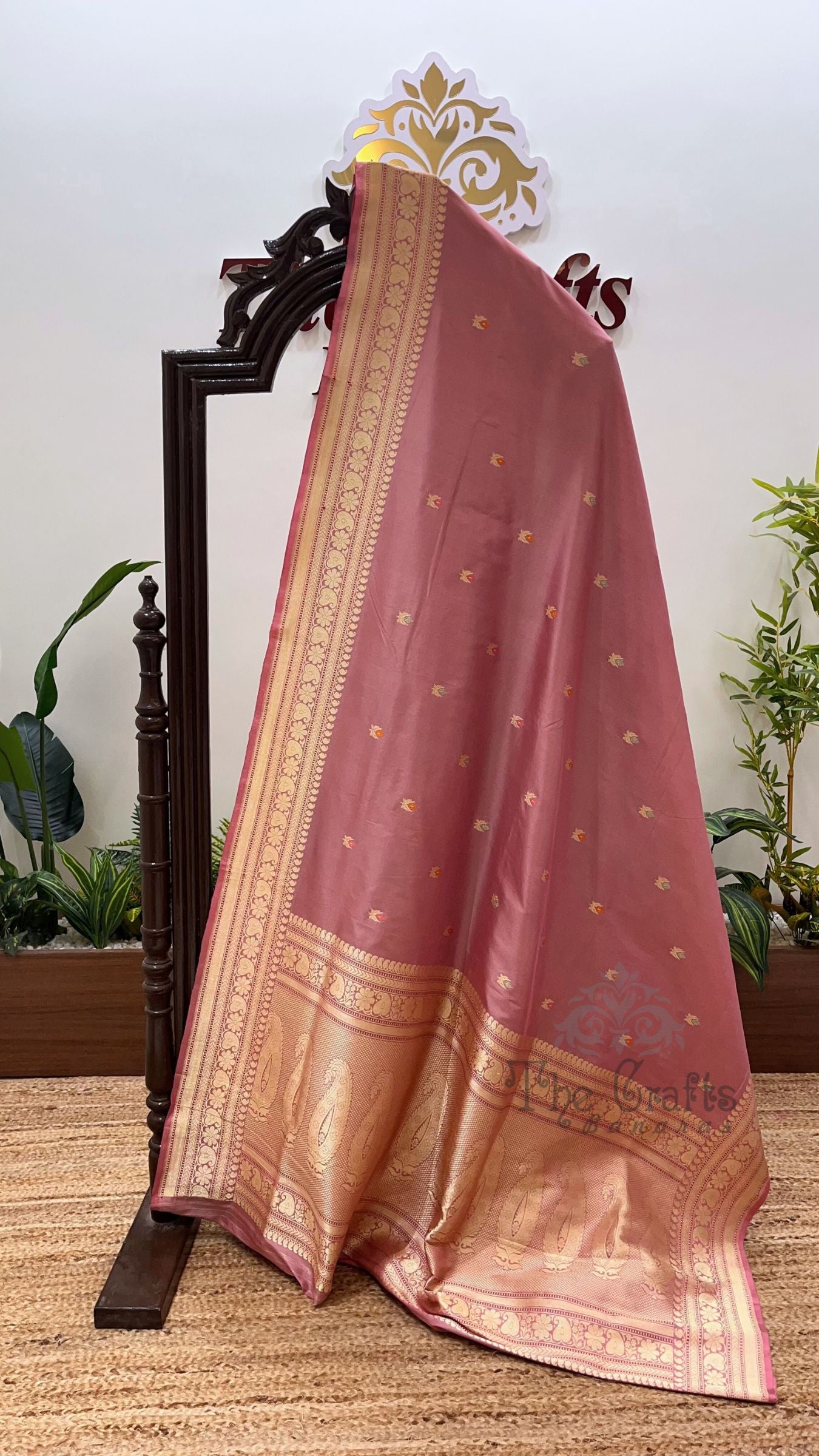 Pure Katan Silk Handloom Banarasi Saree - with kadhua motifs