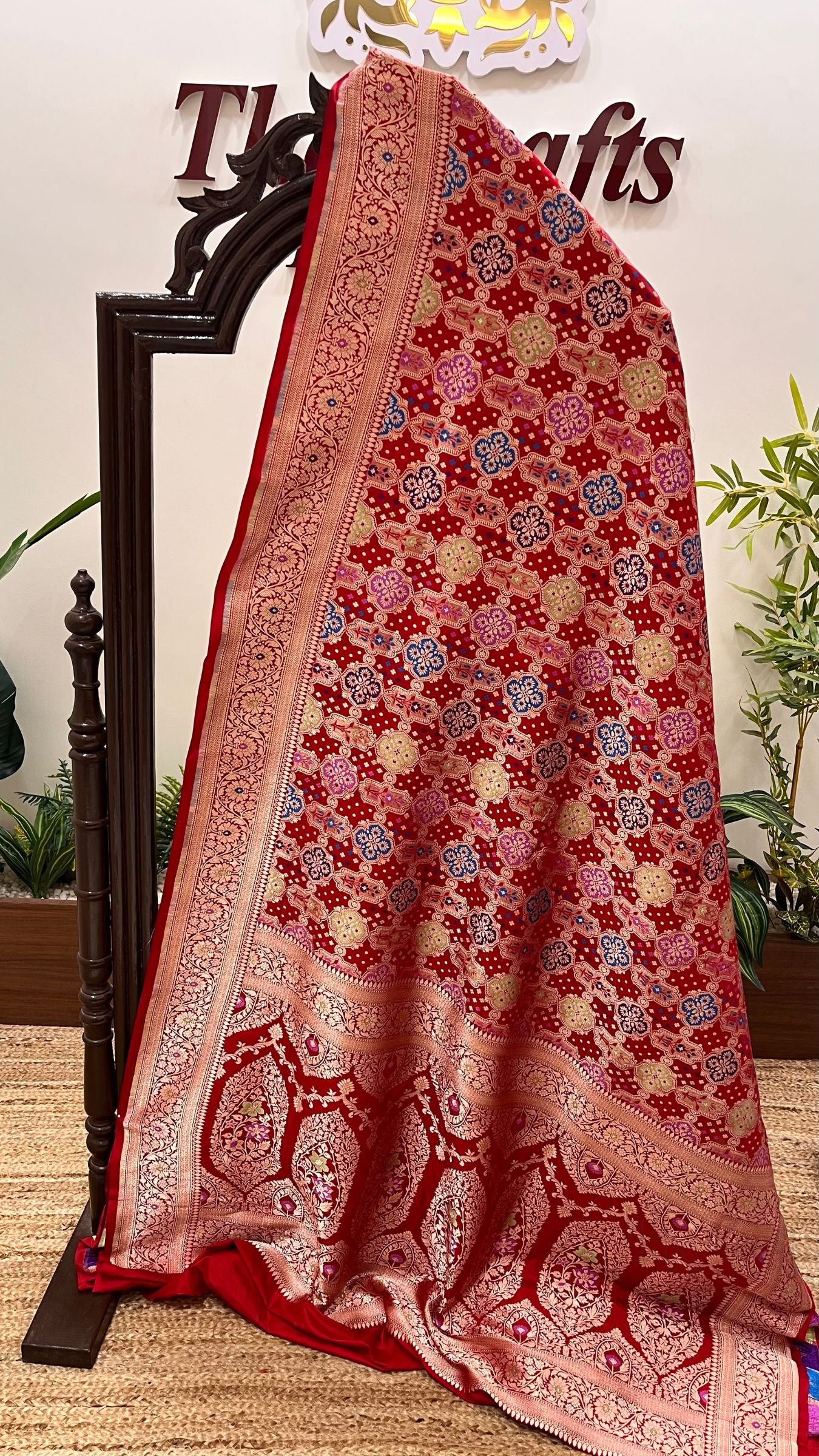 Rangkat Pure Katan Silk Handloom Banarasi Saree - Jaal with meenakari