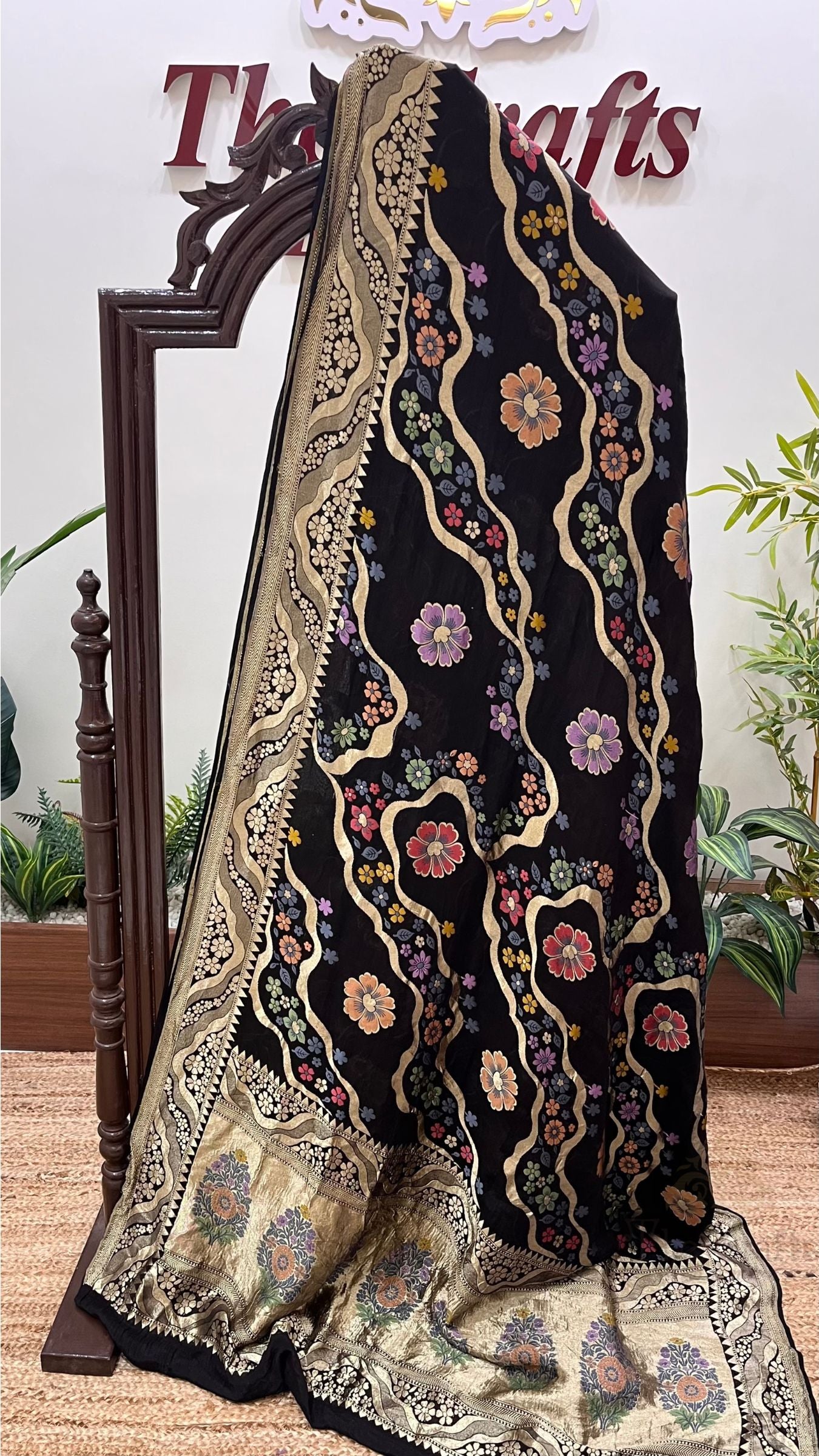 Tussar Georgette Handloom Banarasi Saree - Meenakari