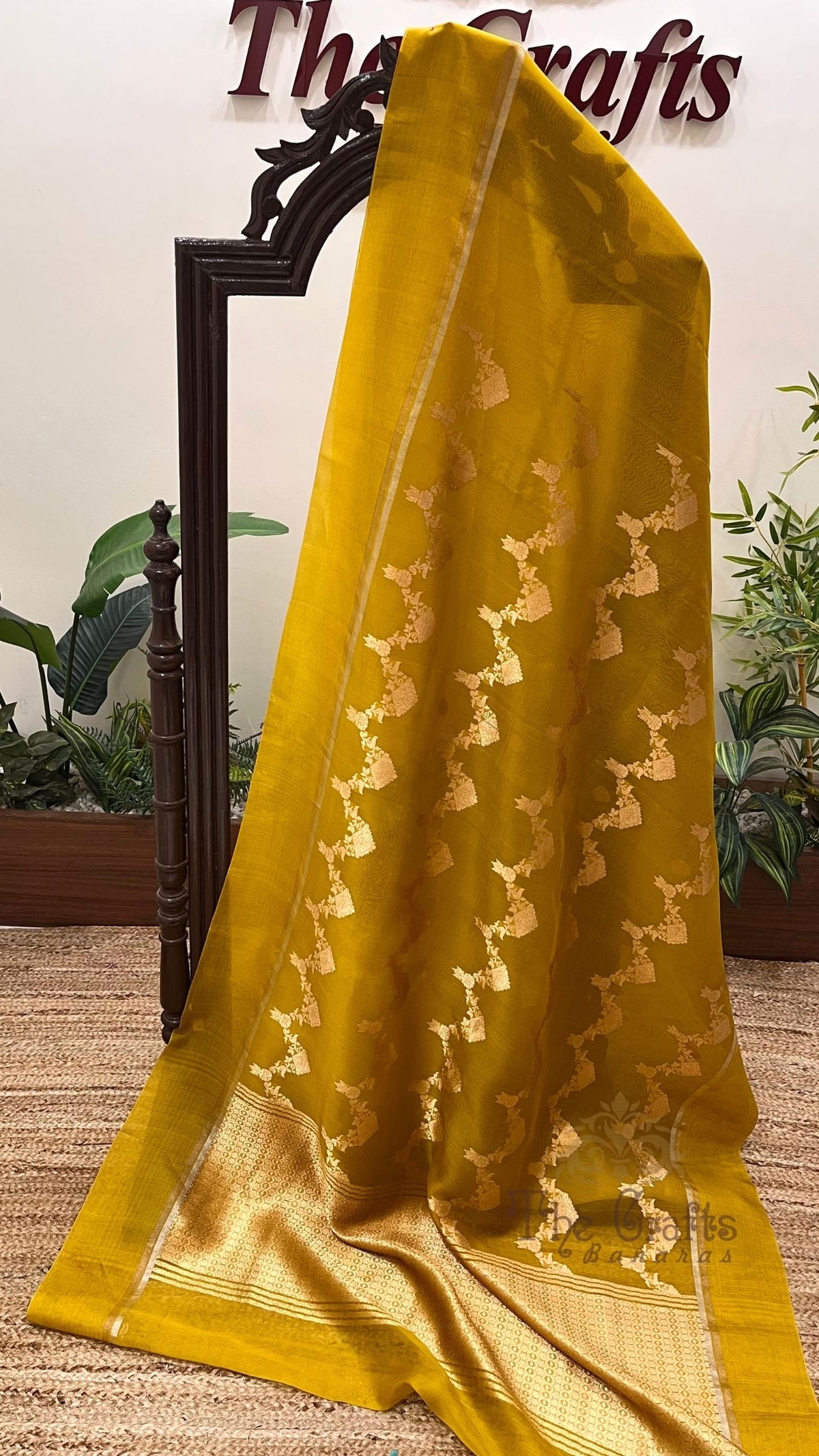 Pure Kora Silk Handloom Banarasi Saree - with kadhua motifs