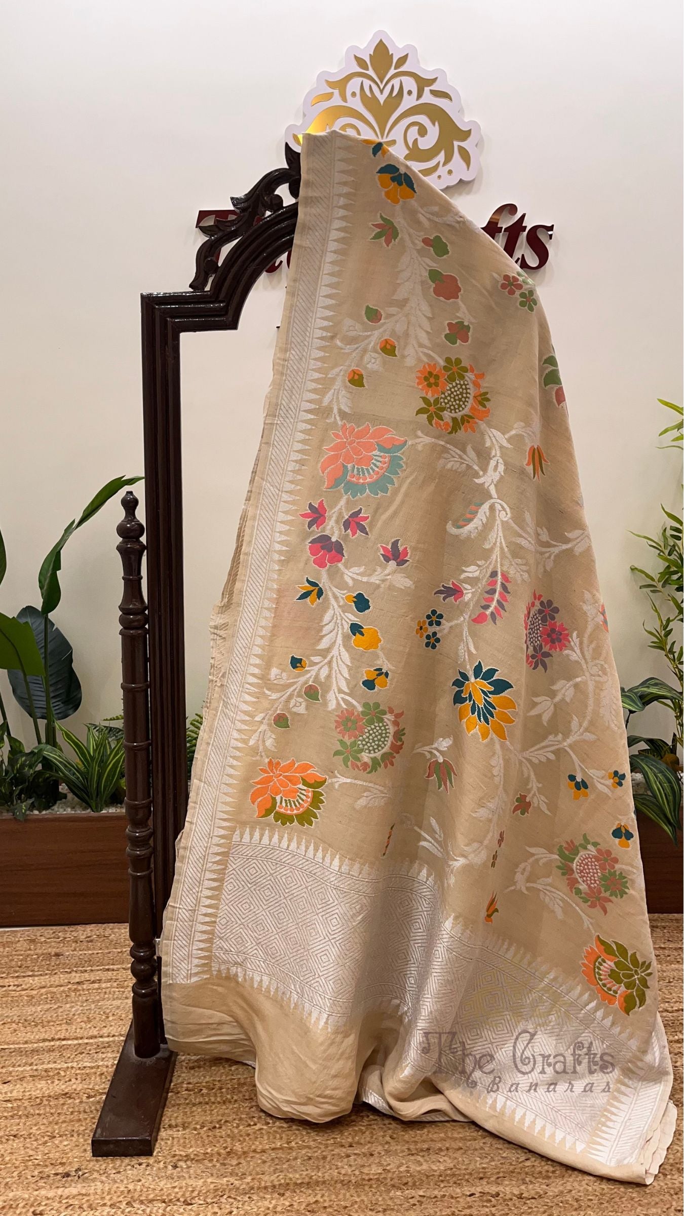 Tussar Georgette Handloom Banarasi Saree - Jaal with Meenakari
