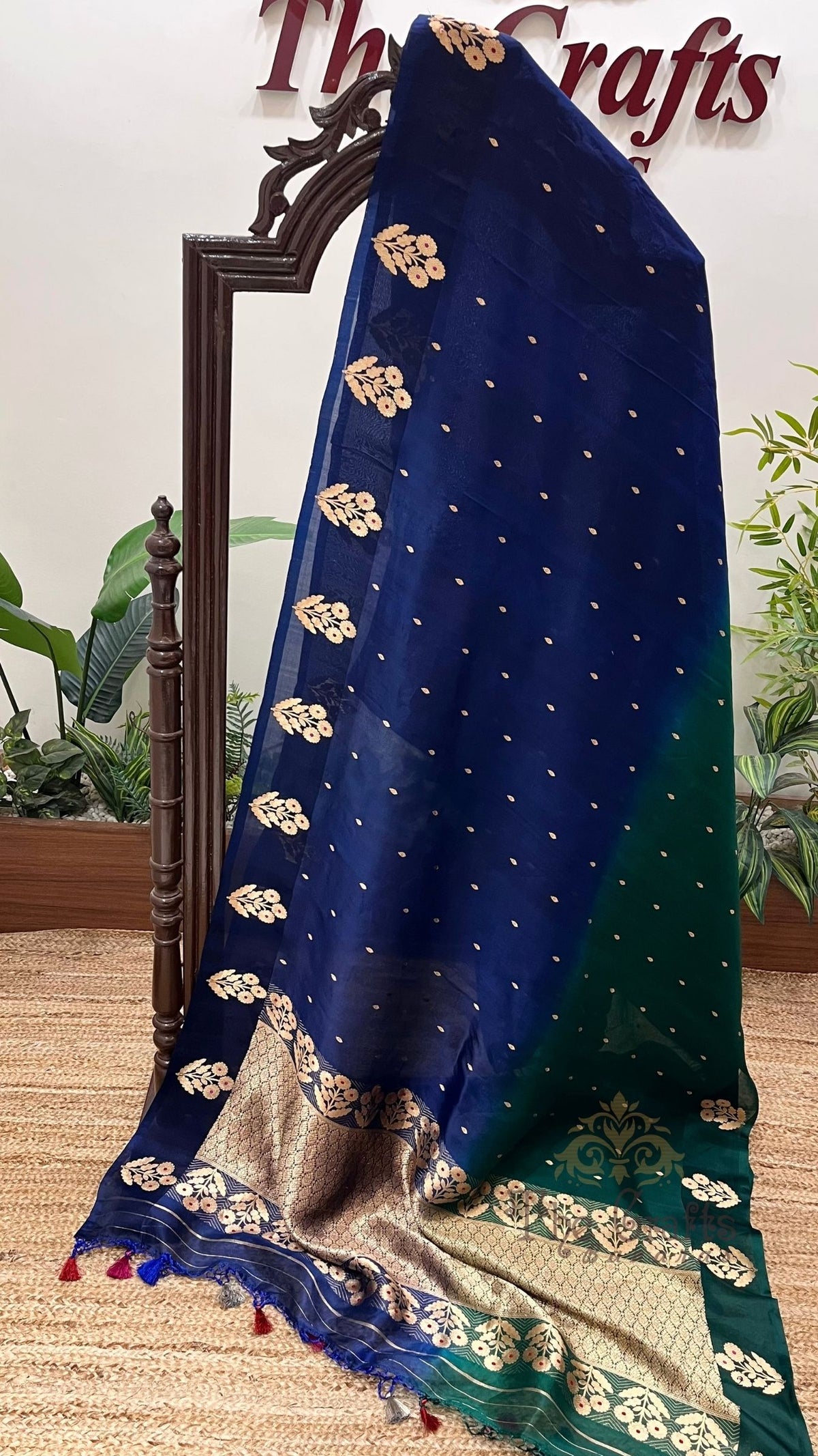Pure Kora Silk Handloom Banarasi Saree - With Kadhua motifs