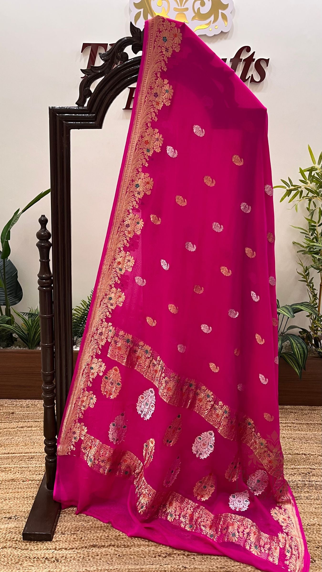 Tissue Georgette Handloom Banarasi Saree - with kadhua Meenakari Motifs