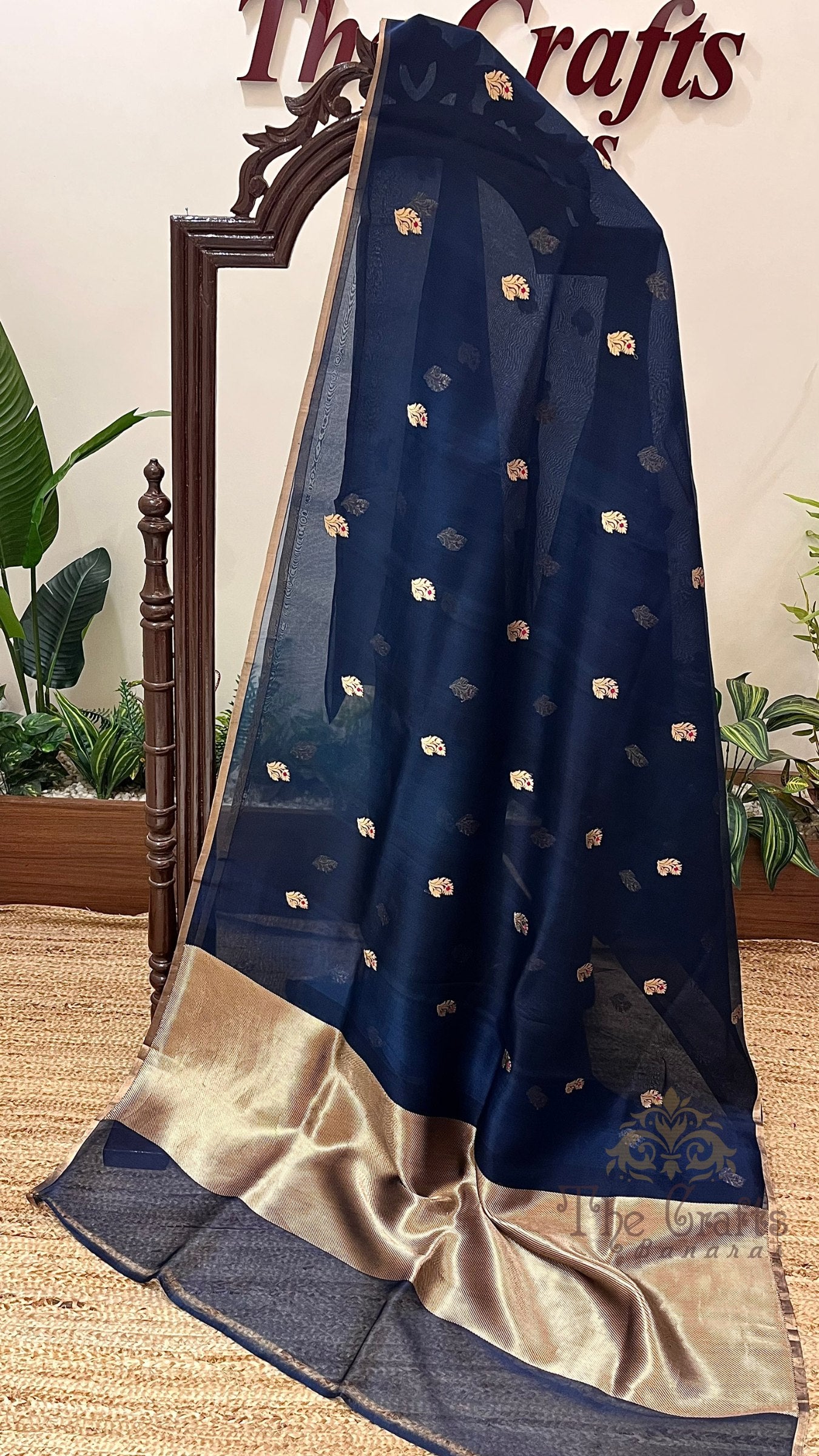 Pure Kora Silk Handloom Banarasi Saree - with kadhua motifs
