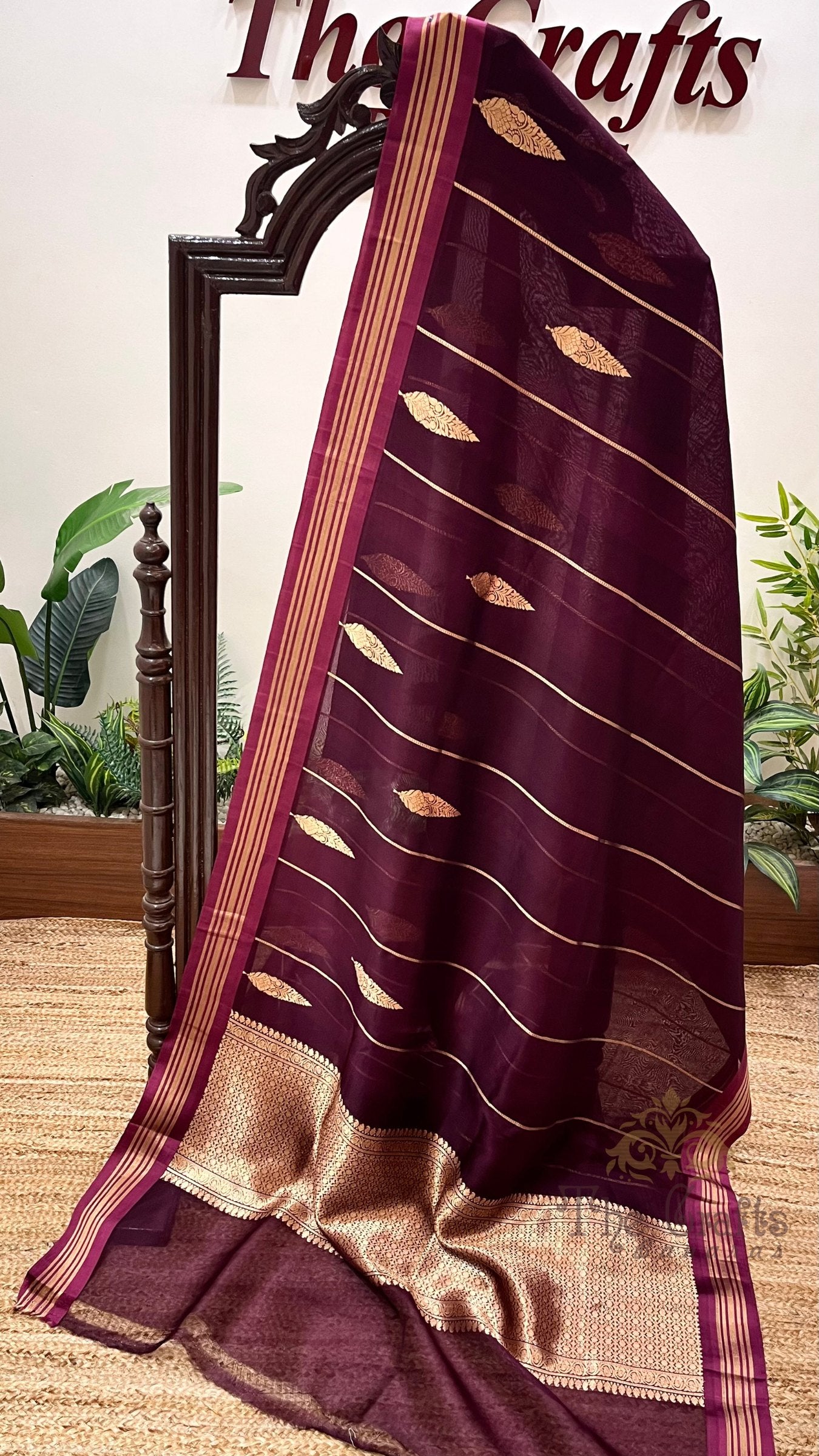 Pure Kora Silk Handloom Banarasi Saree - with kadhua motifs