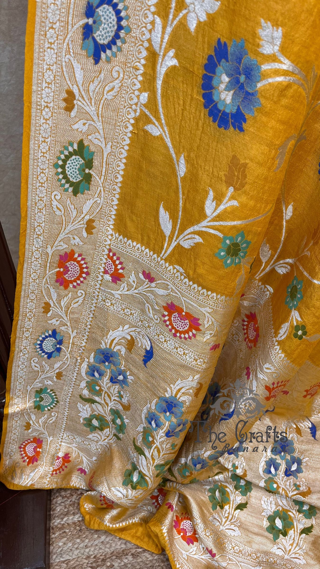 Tussar Georgette Handloom Banarasi Saree - Jaal with Meenakari