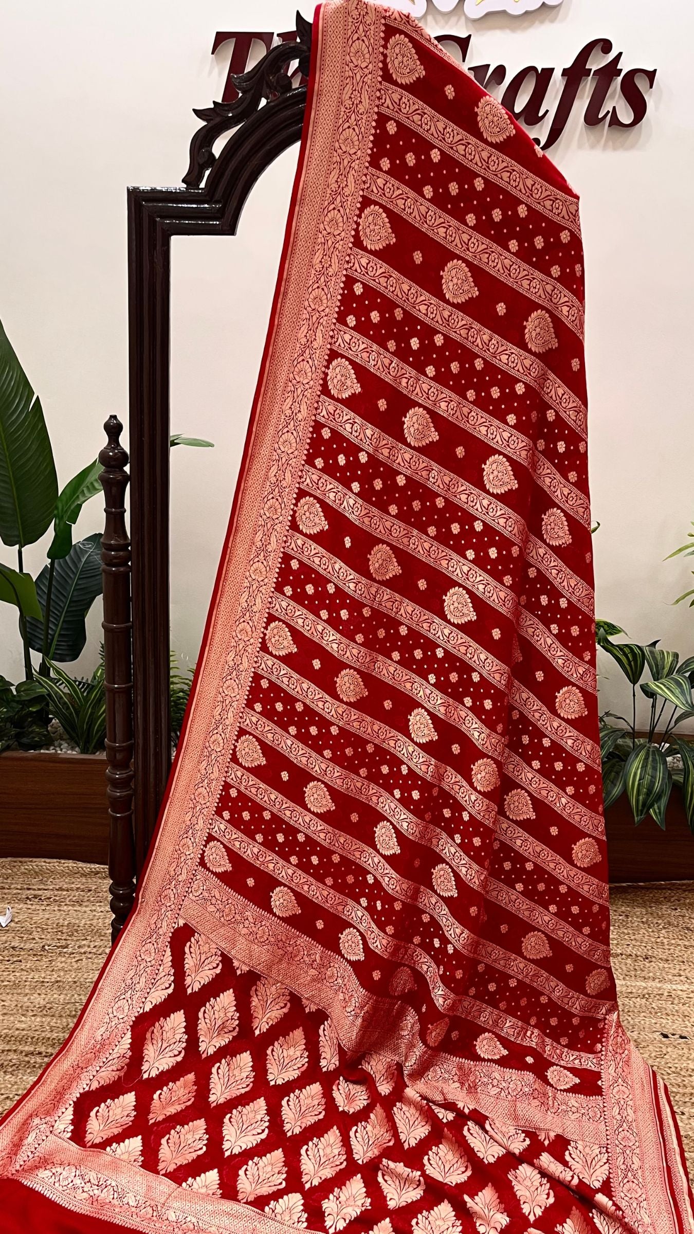 Pure Khaddi Georgette Handloom Banarasi Saree - Gold Zari