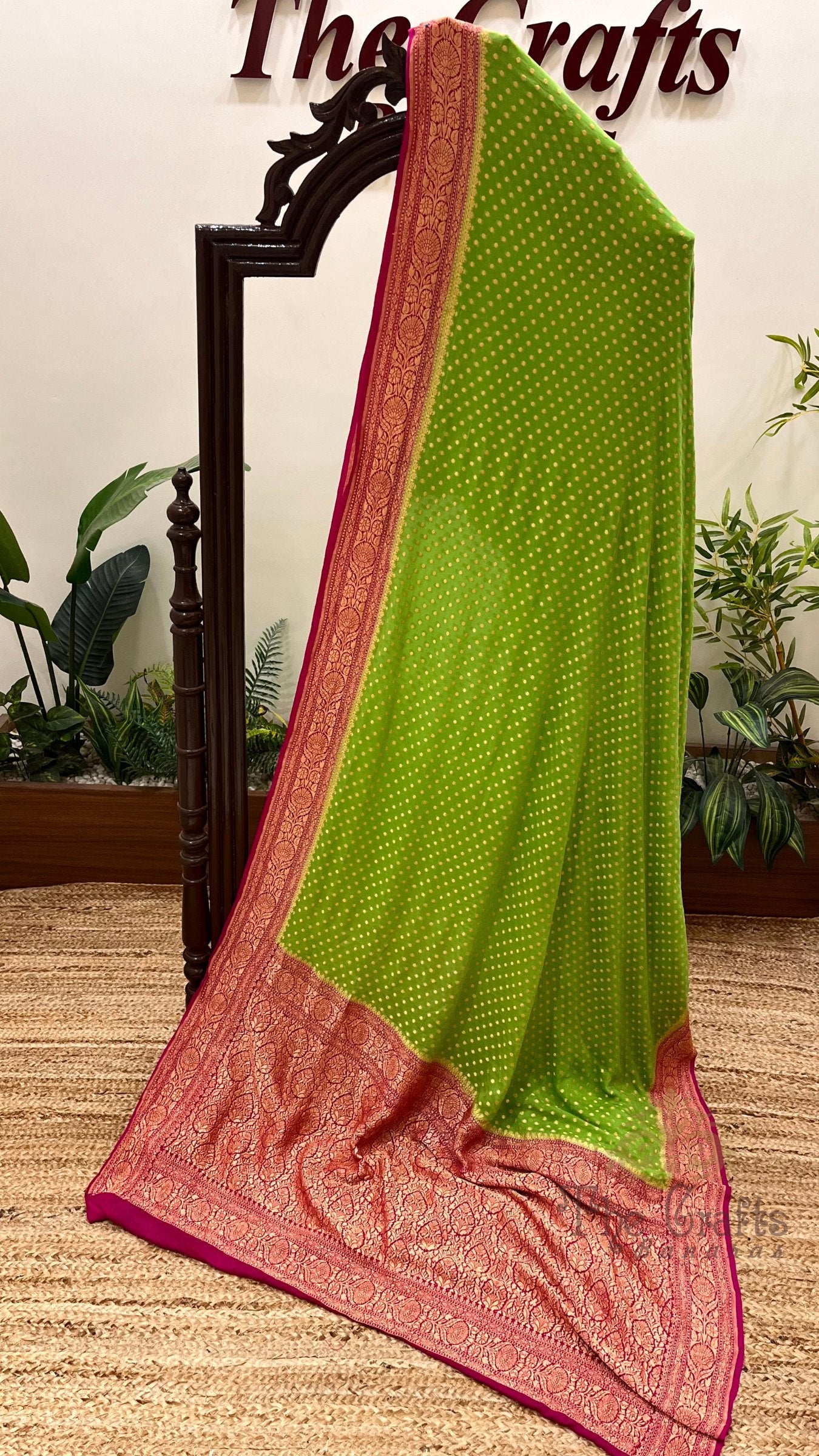 Khaddi Georgette Banarasi Saree - Gold Zari