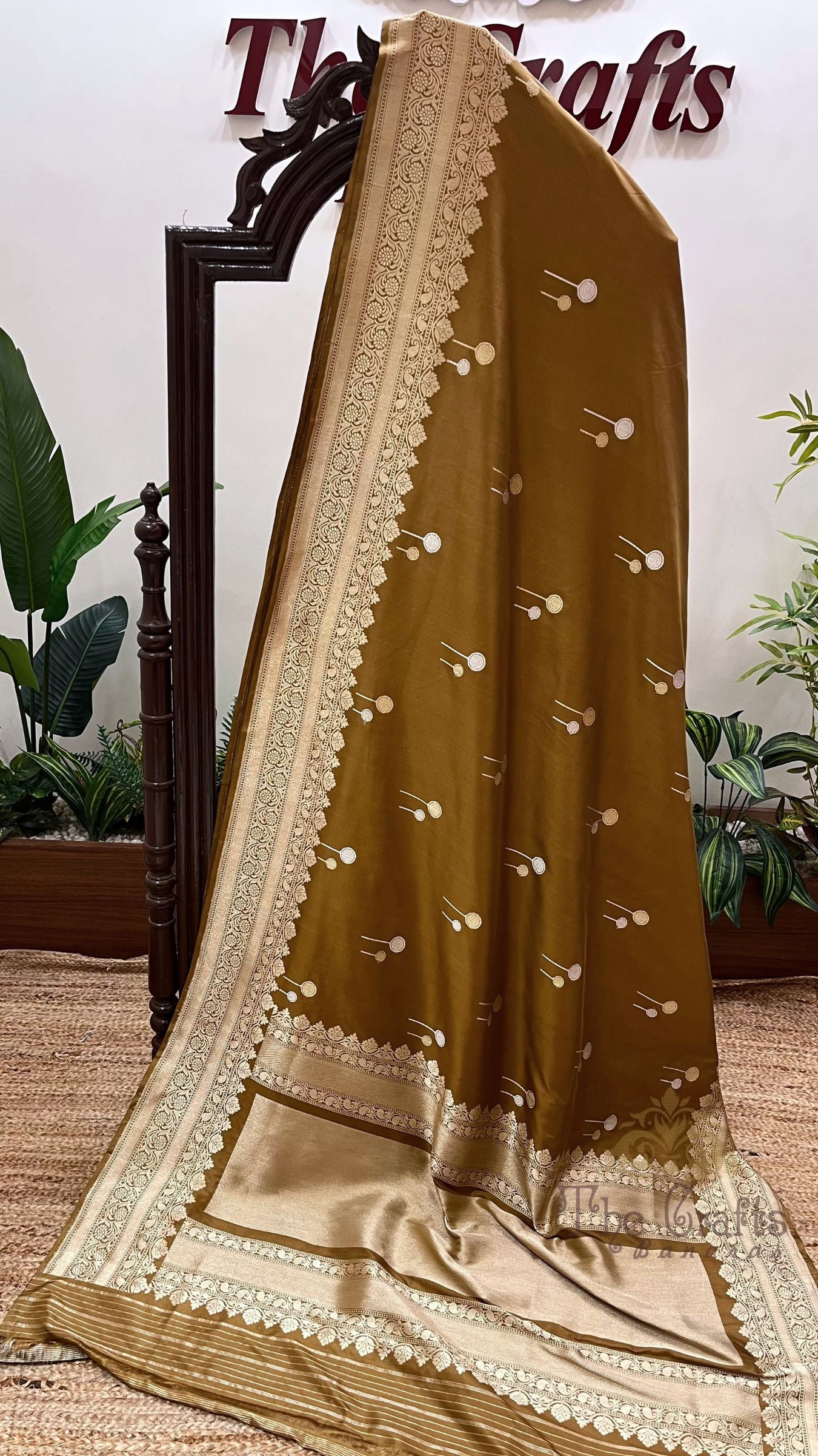 Pure Katan Silk Handloom Banarasi Saree - with kadhua sona rupa motifs