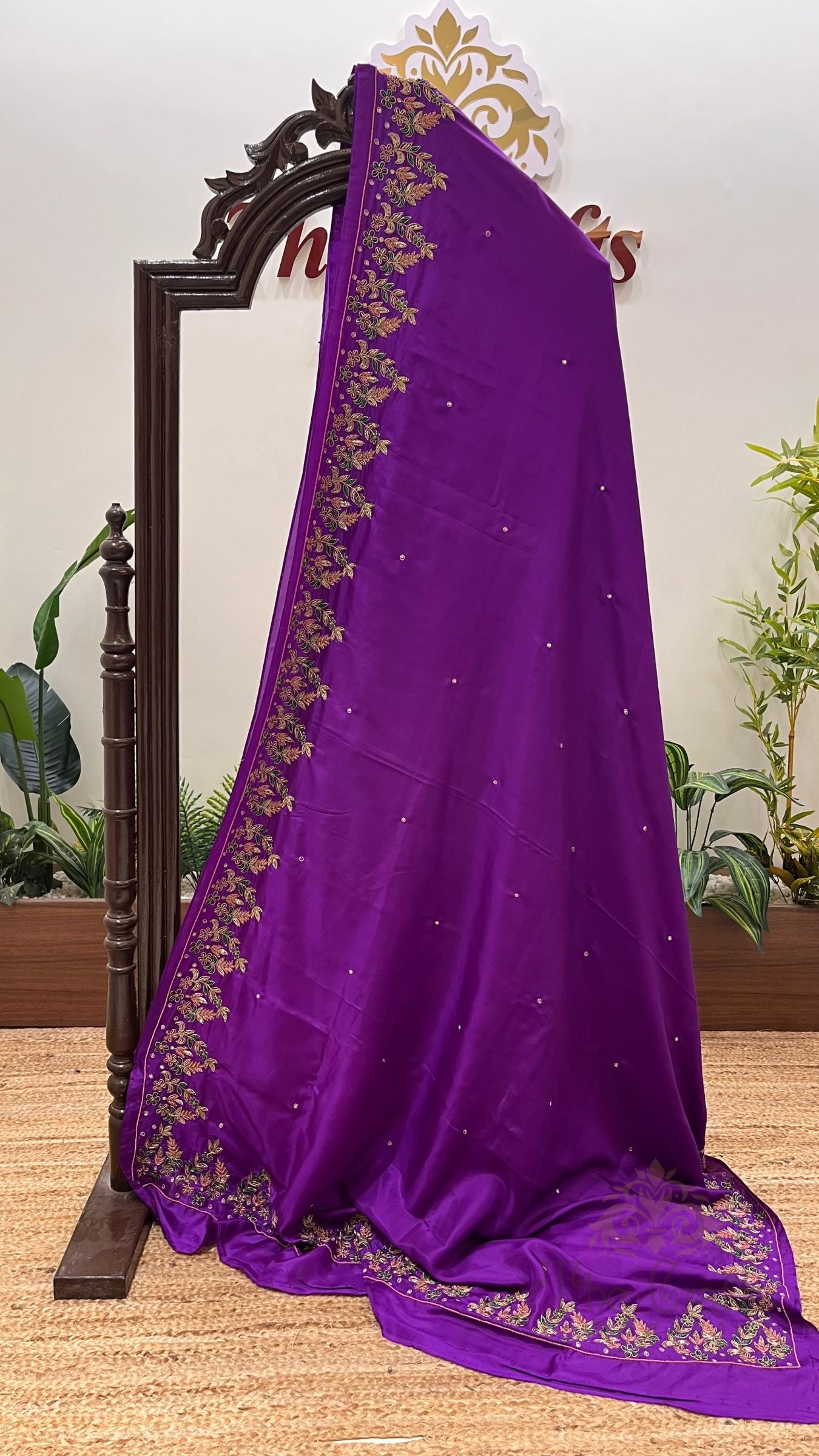 Pure Crepe Silk Handloom Banarasi Saree - handwork motifs