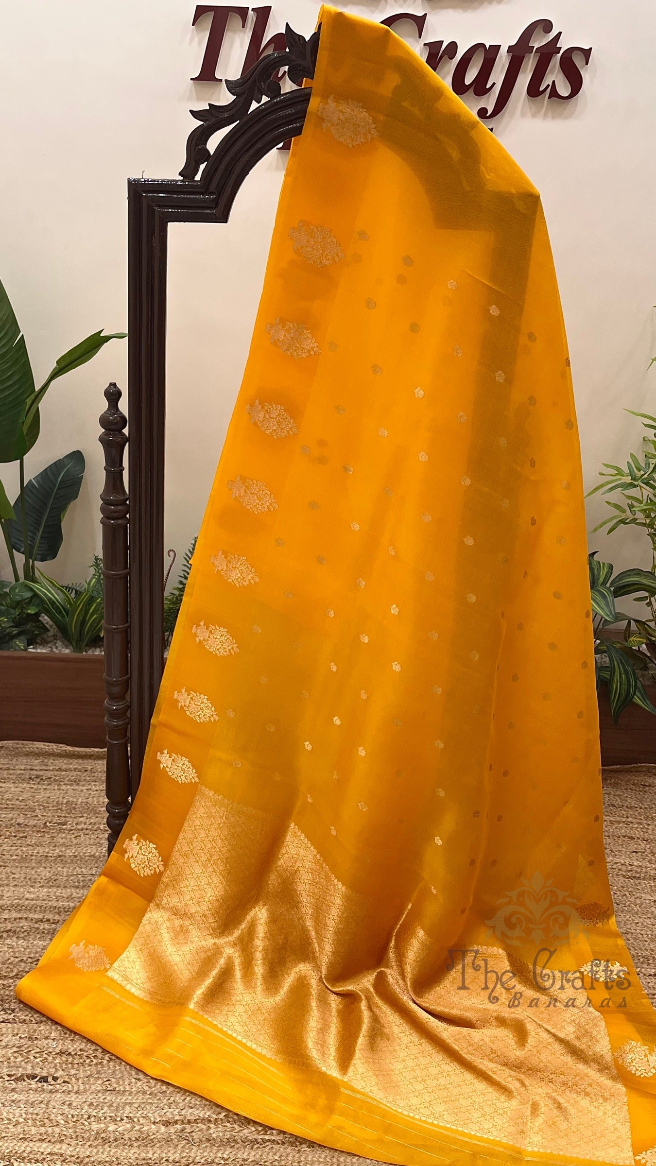 Pure Kora Silk Handloom Banarasi Saree - with kadhua motifs