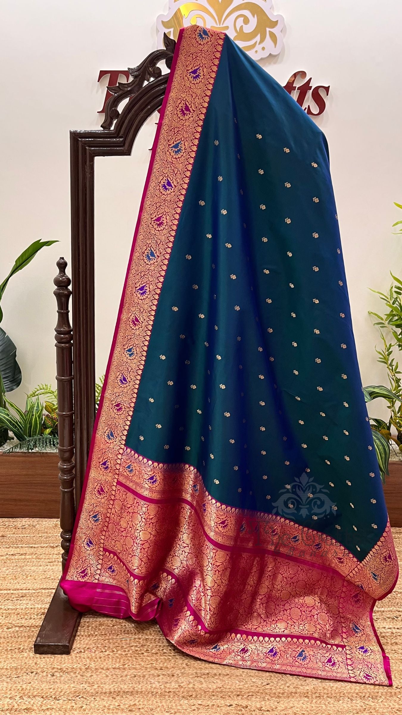 Pure Katan Silk Handloom Banarasi Saree - with kadhua motifs
