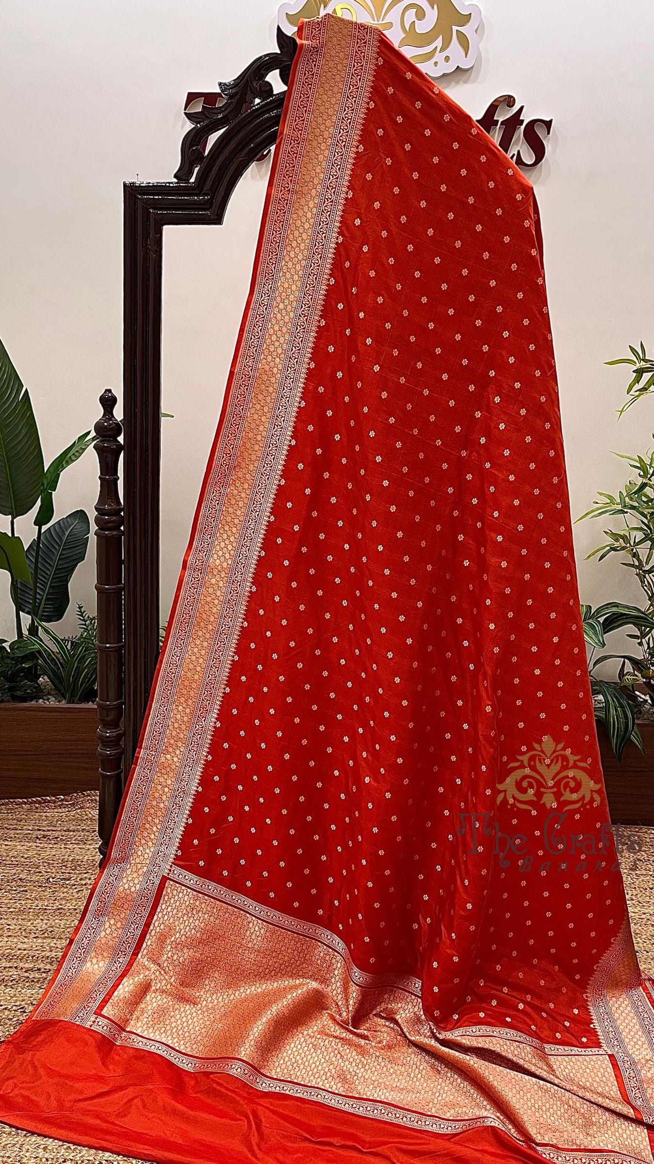 Pure Katan Silk Handloom Banarasi Saree - Motifs Work