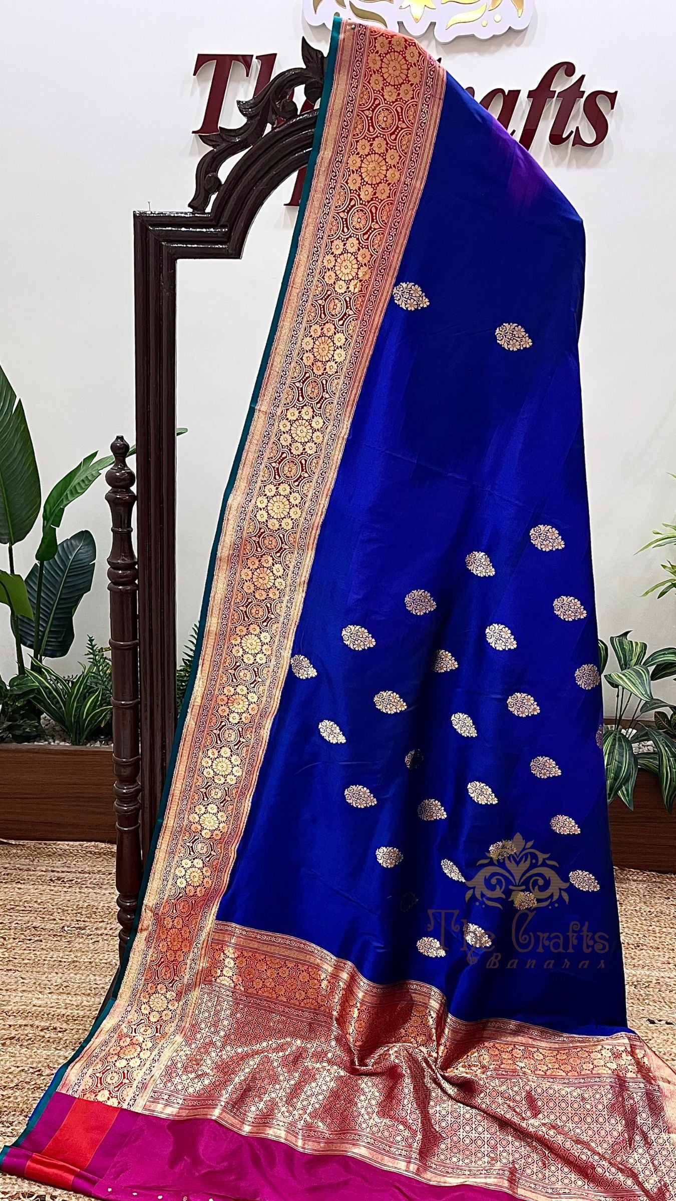 Pure Katan Silk Handloom Banarasi Saree - with kadhua motifs