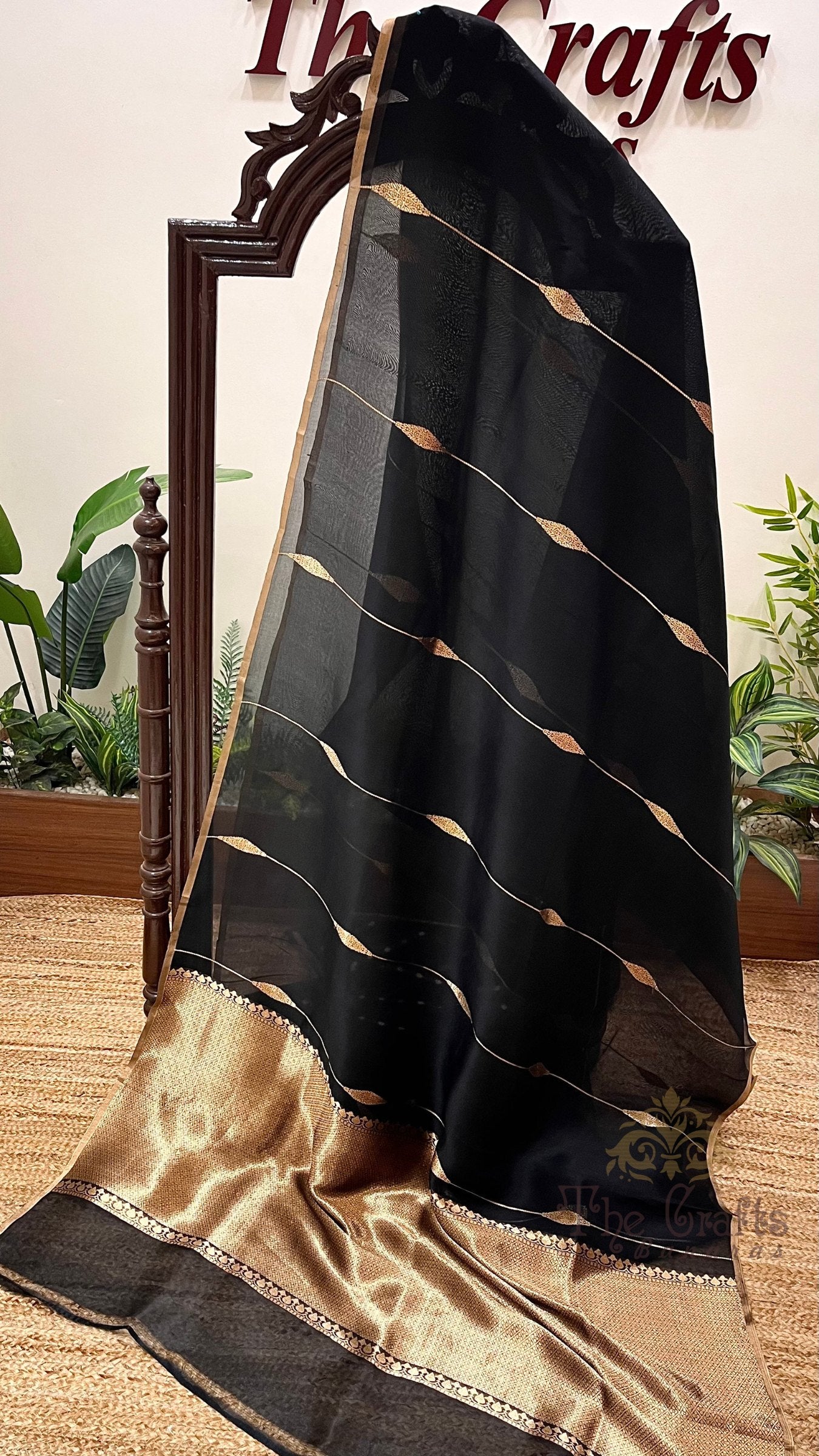Pure Kora Silk Handloom Banarasi Saree - with kadhua motifs
