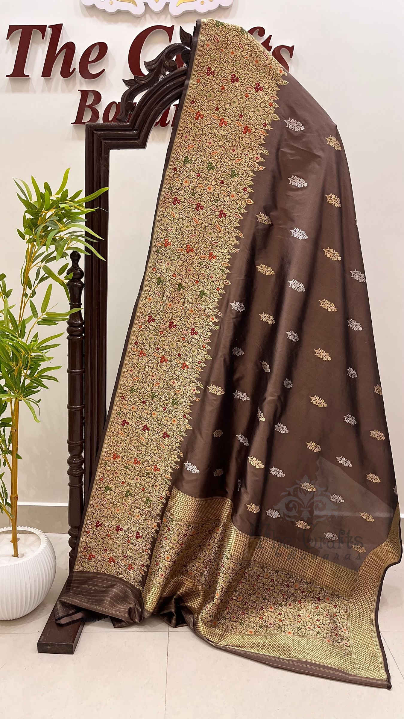 Pure Katan Silk Handloom Banarasi Saree - with kadhua motifs