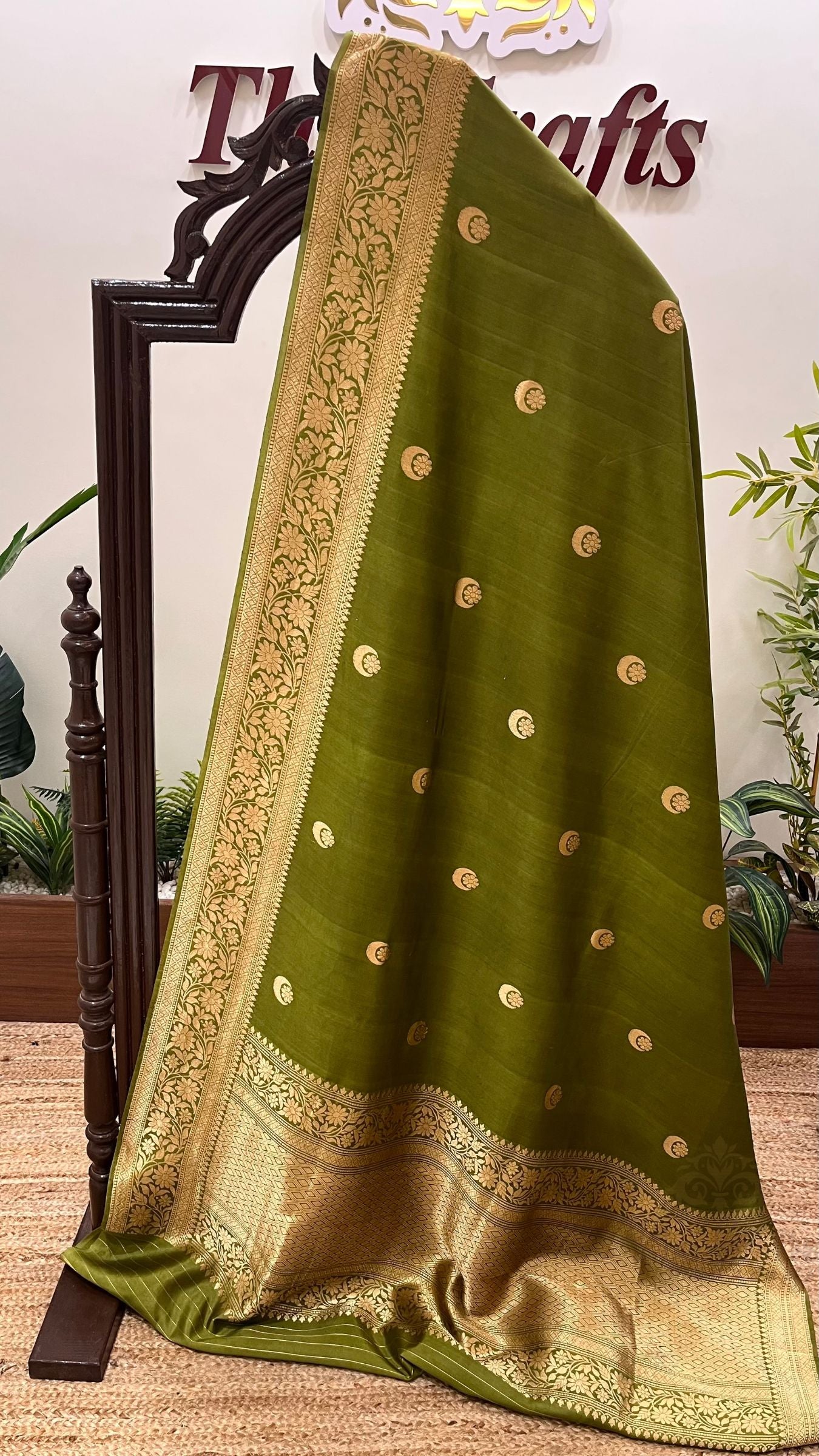Pure Katan Silk Handloom Banarasi Saree - with kadhua motifs