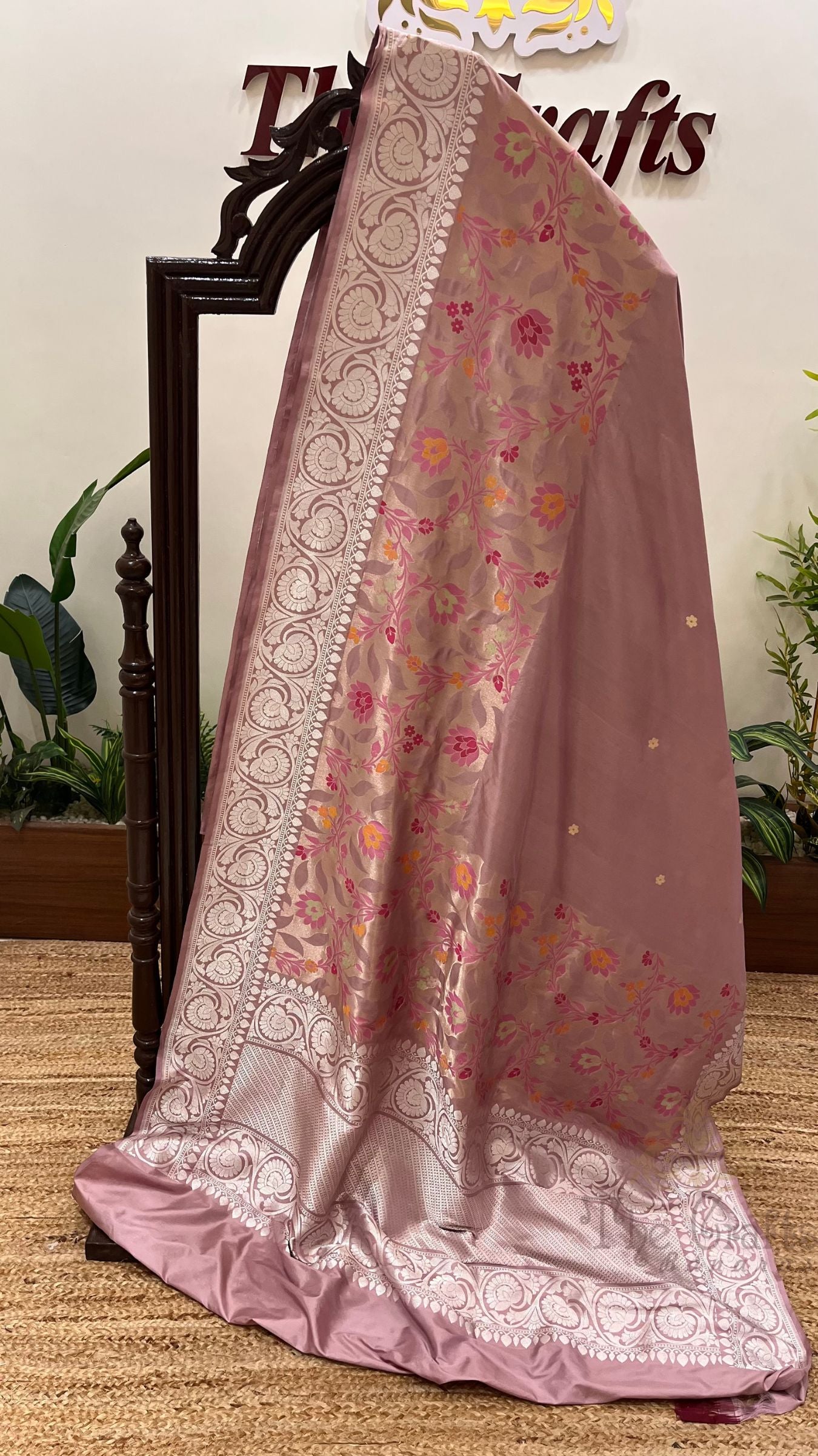 Pure Katan Silk Handloom Banarasi Saree - with kadhua work