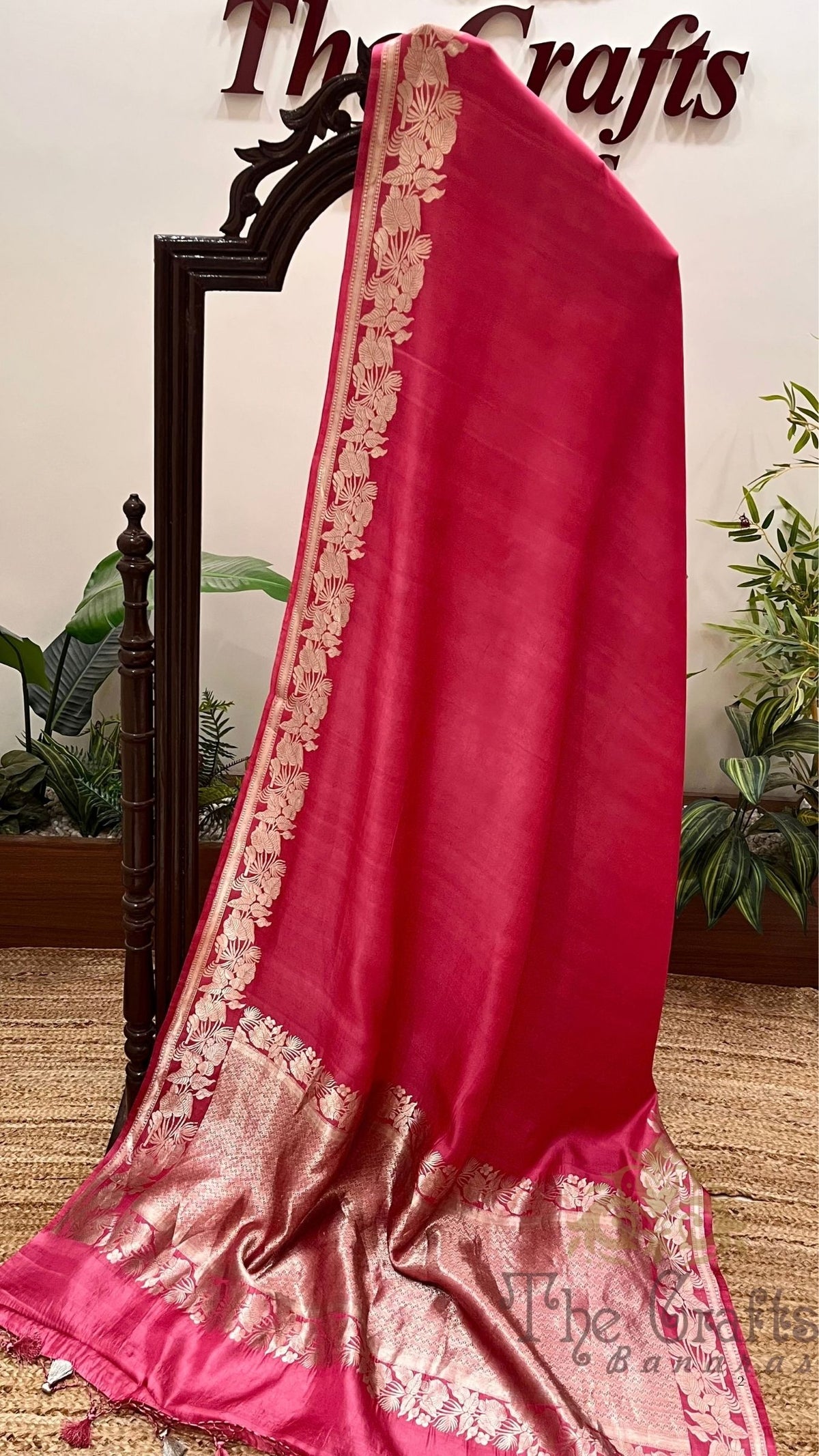 Pure Mashru Silk Handloom Banarasi Saree - with kadhua work