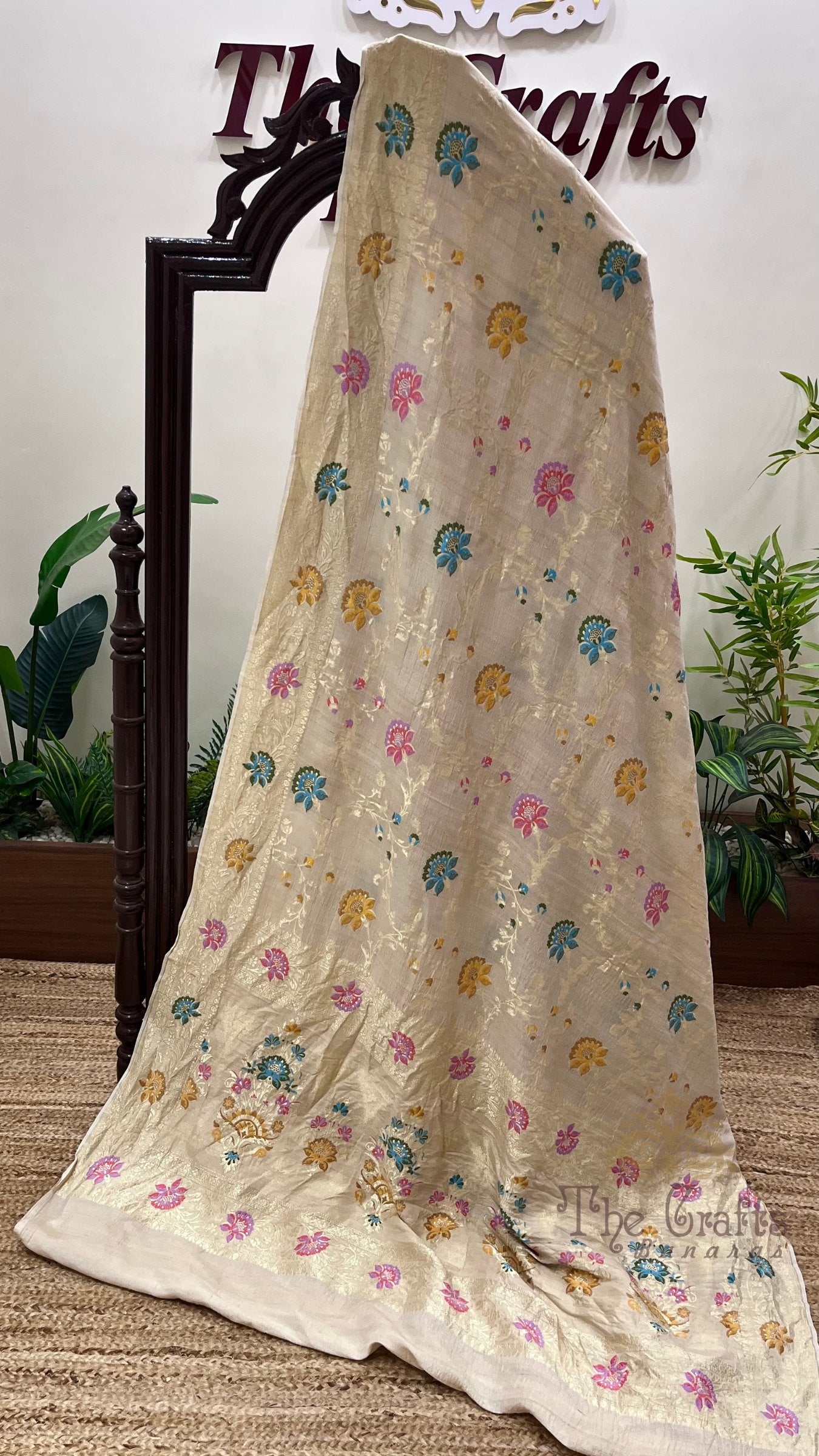 Tussar Georgette Handloom Banarasi Saree - Jaal with Meenakari