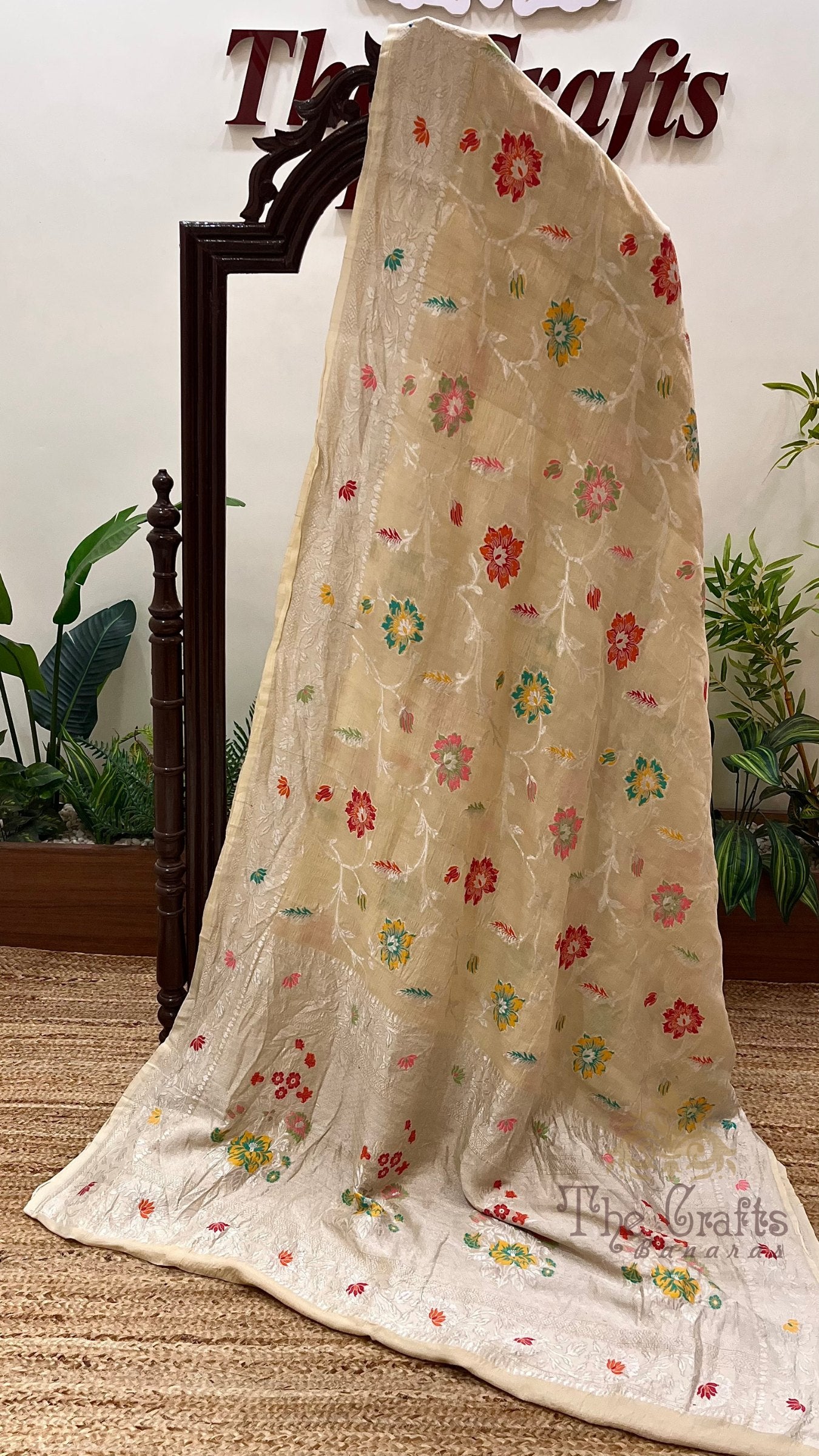 Tussar Georgette Handloom Banarasi Saree - Jaal with Meenakari