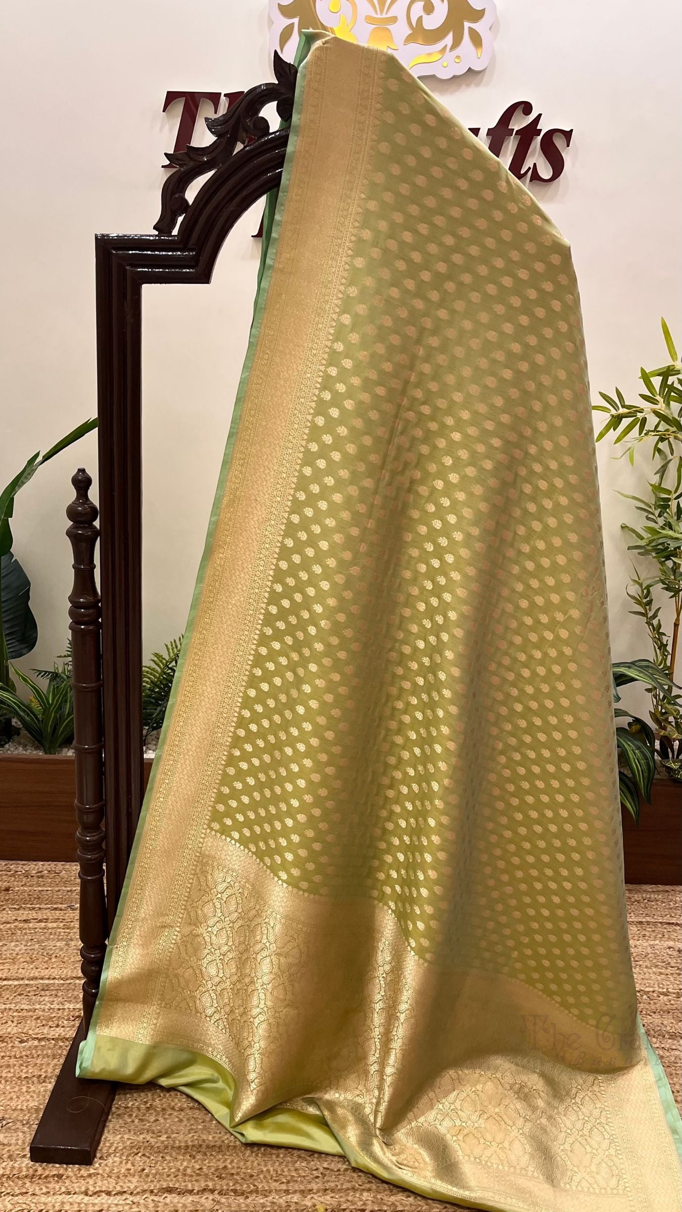 Pure Katan Silk Handloom Banarasi Saree - Jaal work