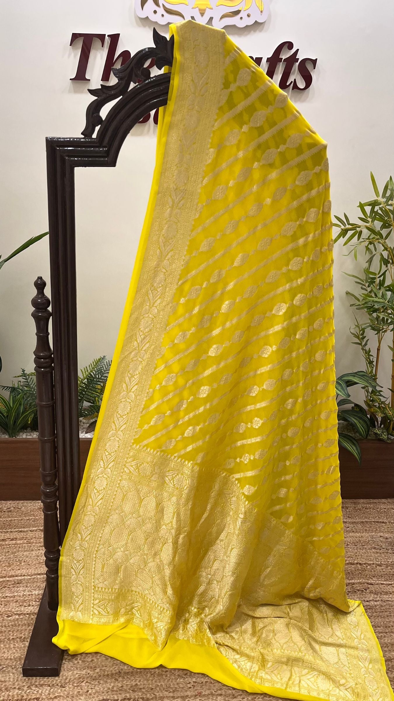 Khaddi Georgette Handloom Banarasi Saree - Water Zari