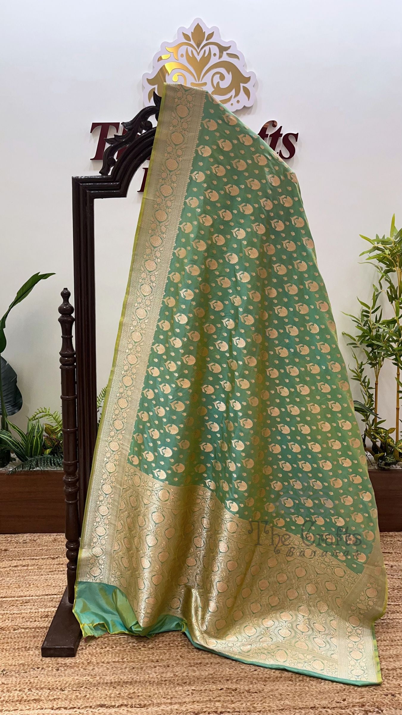 Pure Katan Silk Handloom Banarasi Saree - Jaal Work
