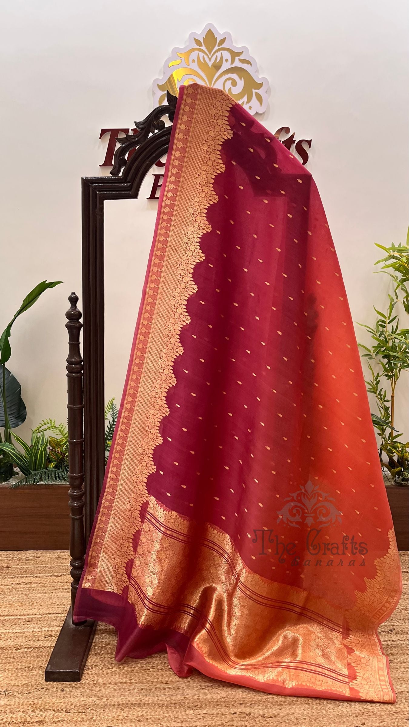 Pure Kora Silk Handloom Banarasi Saree - With Kadhua motifs