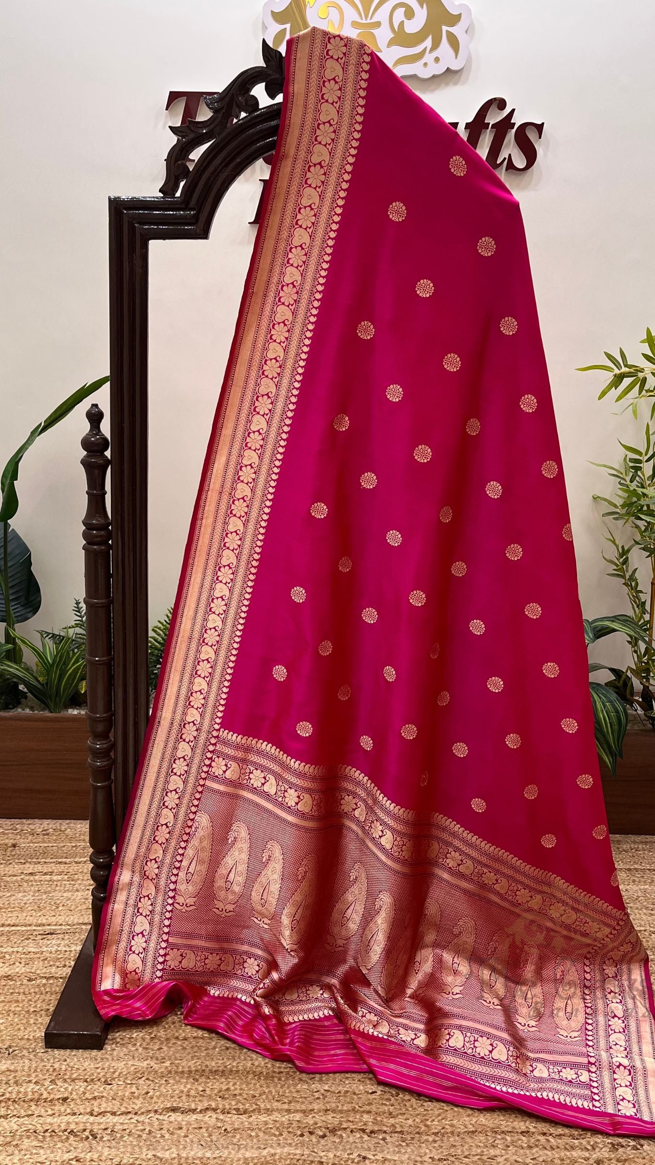 Pure Katan Silk Handloom Banarasi Saree - with kadhua motifs