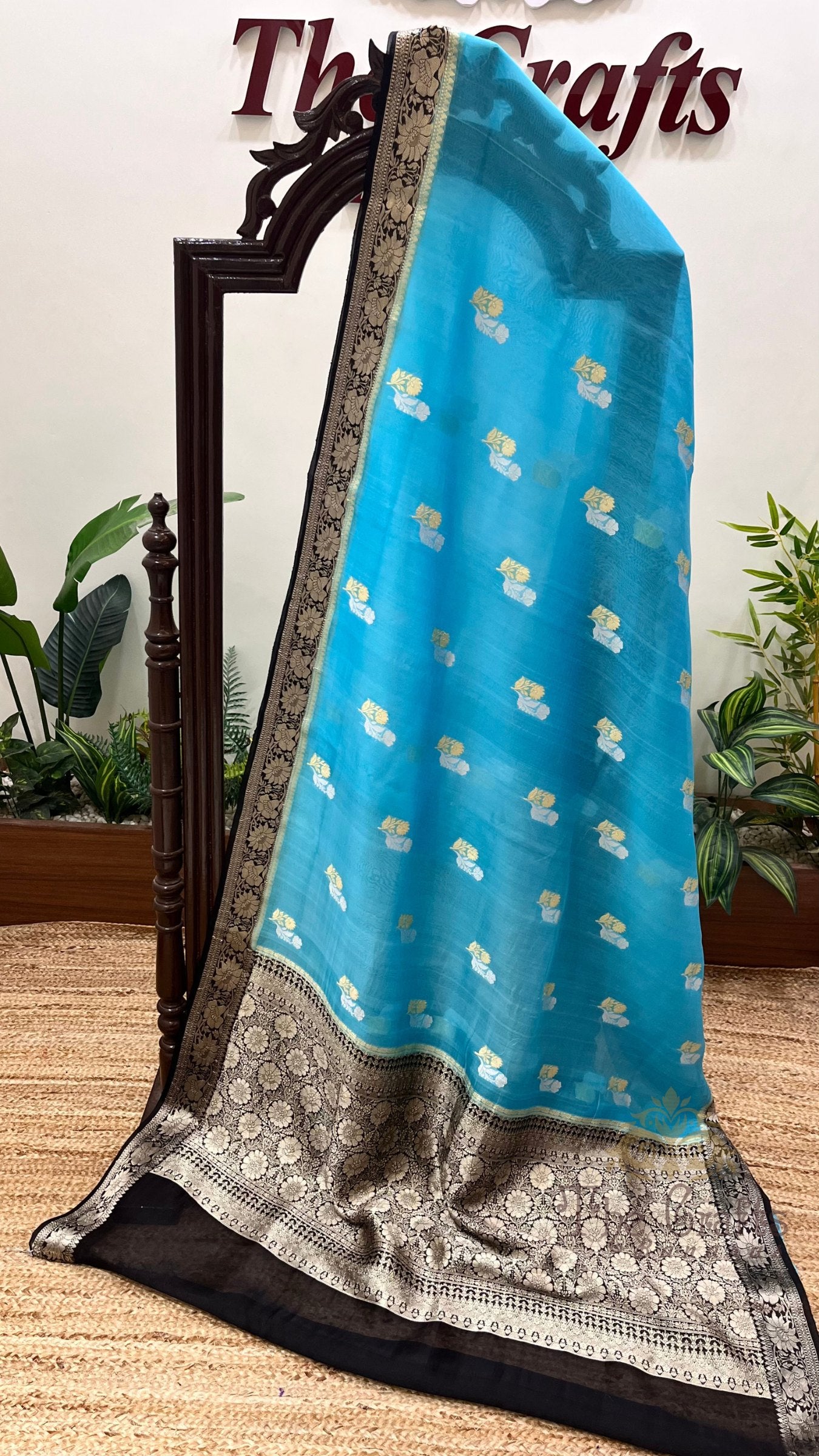 Pure Kora Silk Handloom Banarasi Saree - With Kadhua motifs