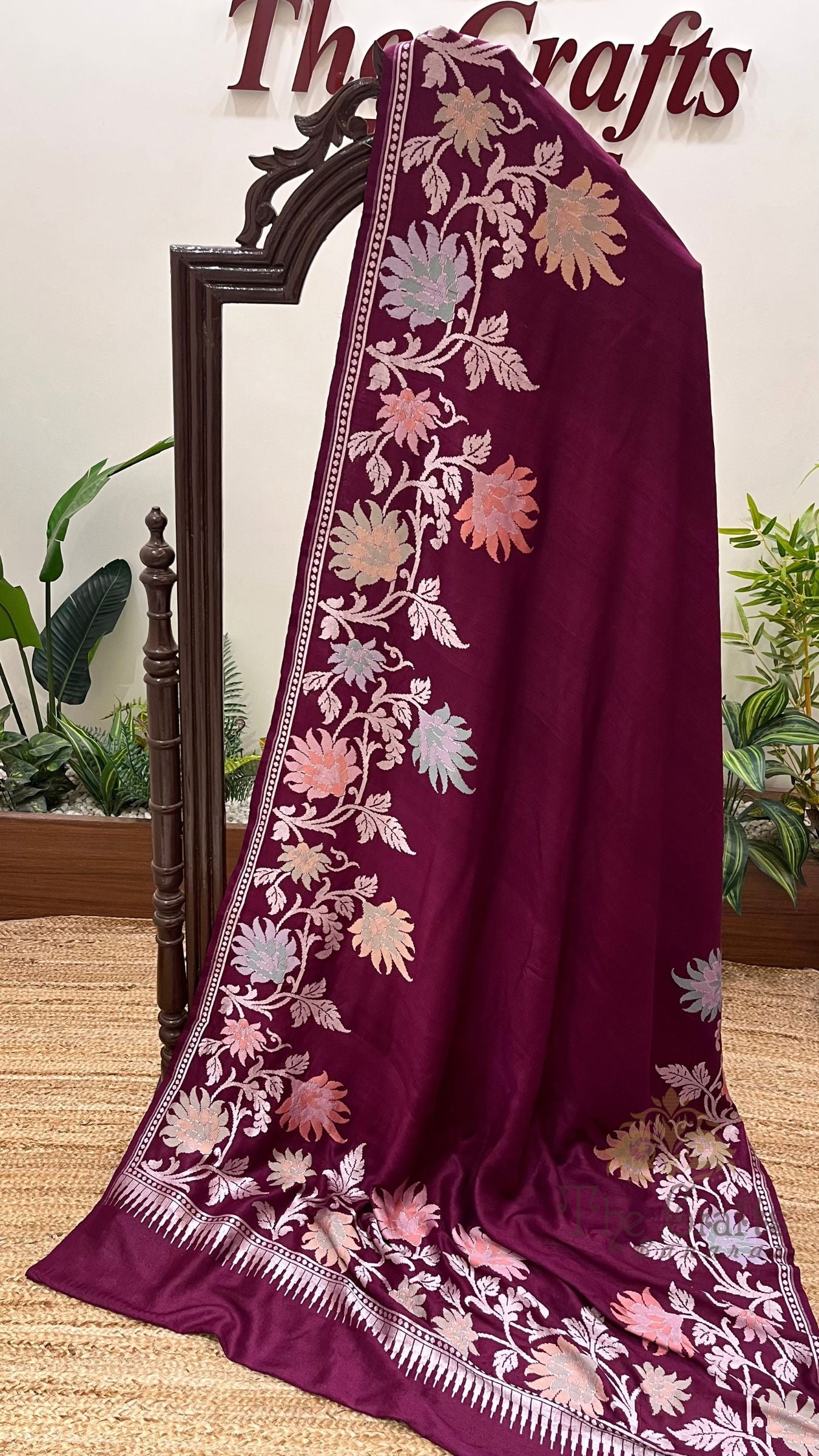 Tussar Georgette Handloom Banarasi Saree - Jaal with Meenakari