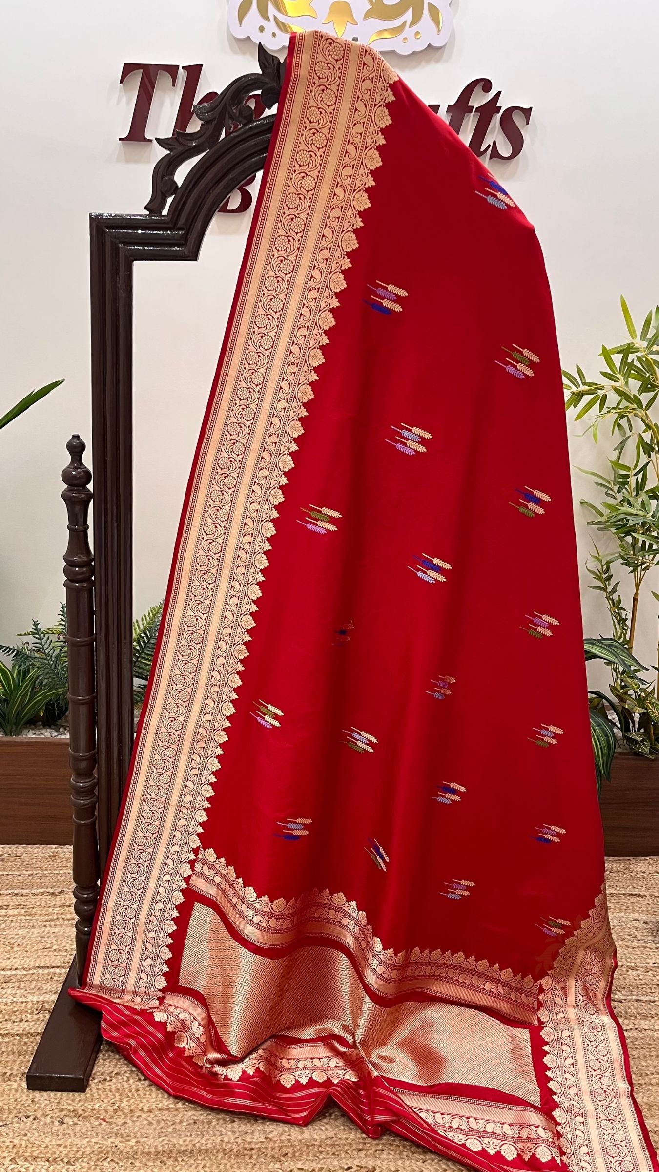 Pure Katan Silk Handloom Banarasi Saree - with meenakari kadhua motifs