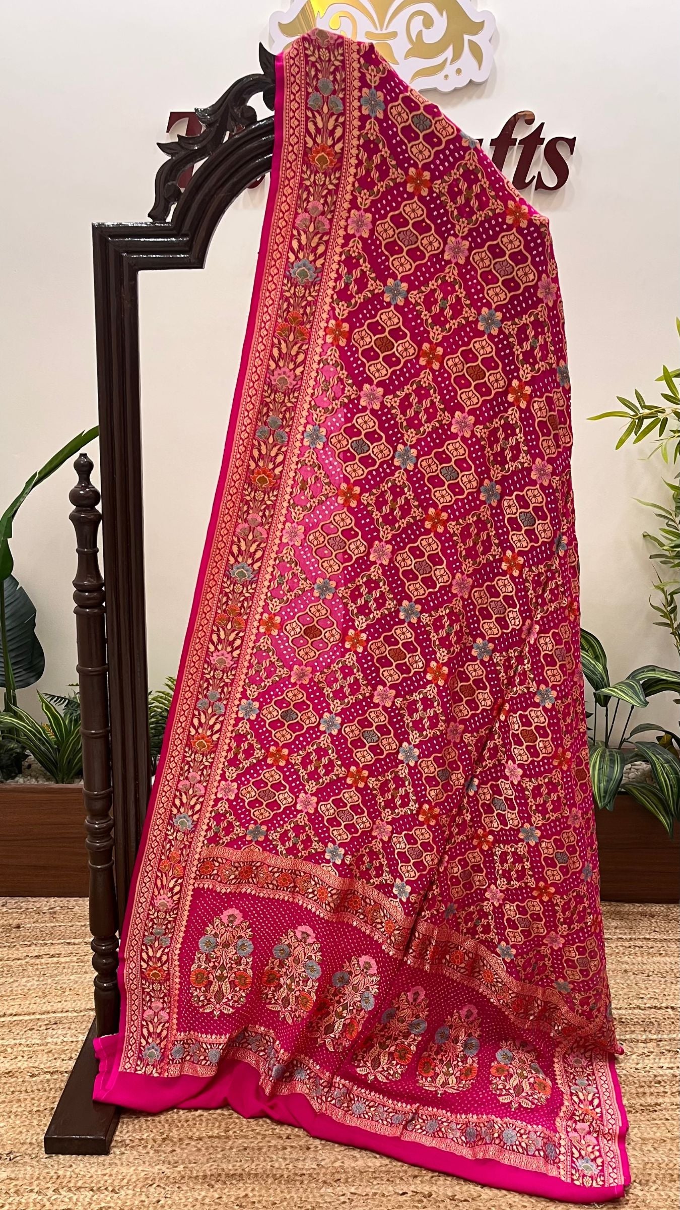 Pure Georgette Banarasi Handloom Bandhej Saree - Jaal with Meenakari